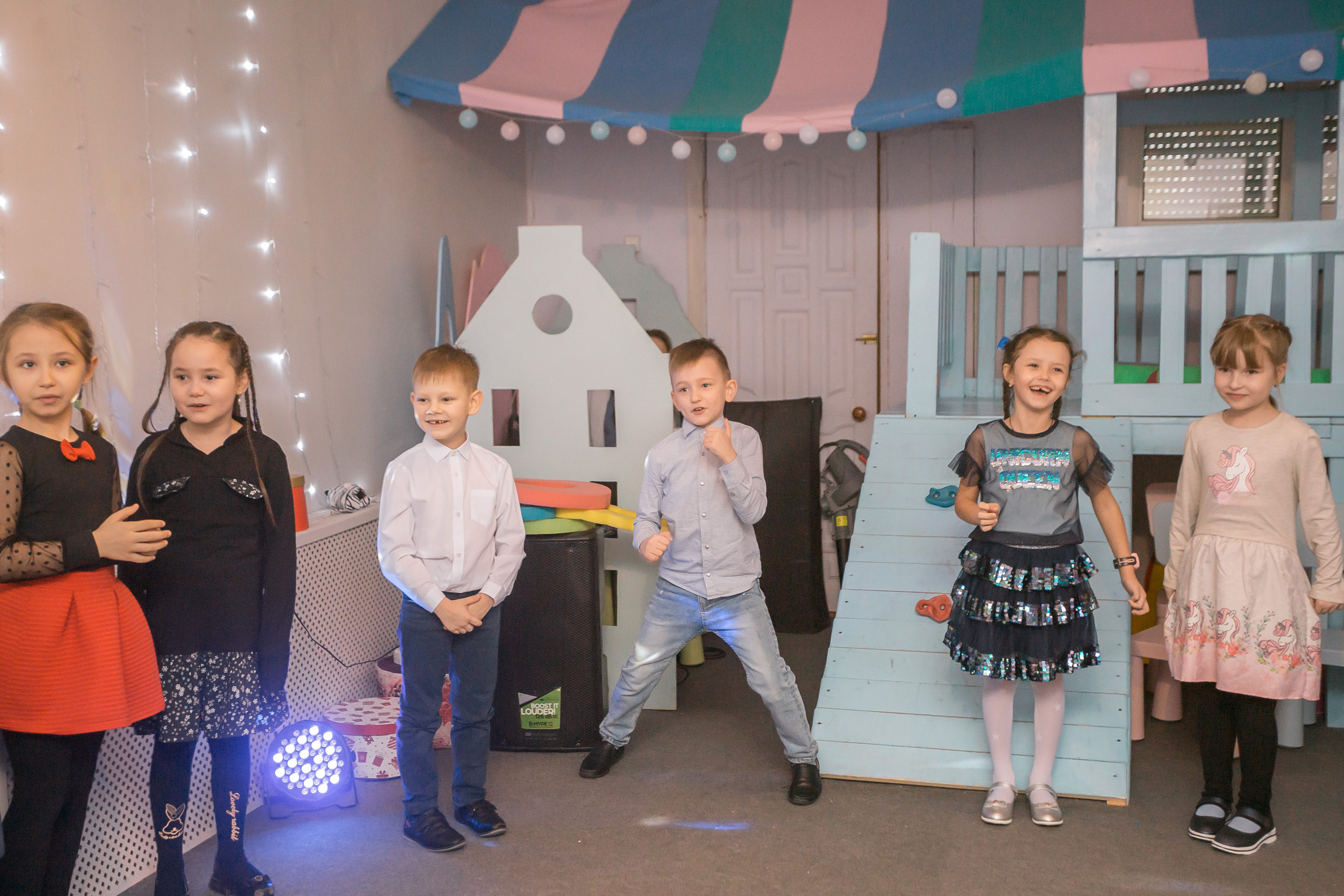 Новый год у первоклассников. Фотографиня Мария Дикова