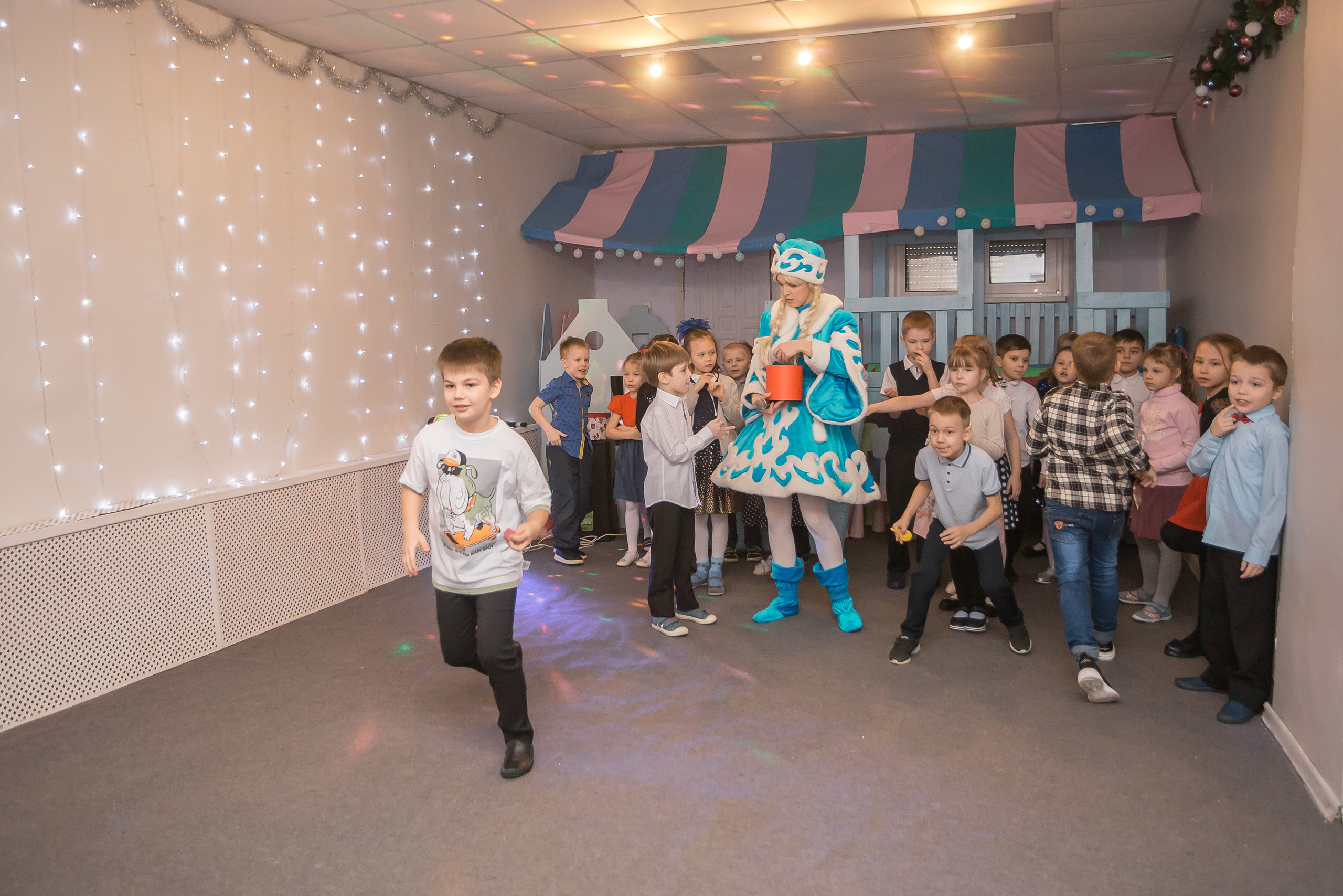 Новый год у первоклассников. Фотографиня Мария Дикова