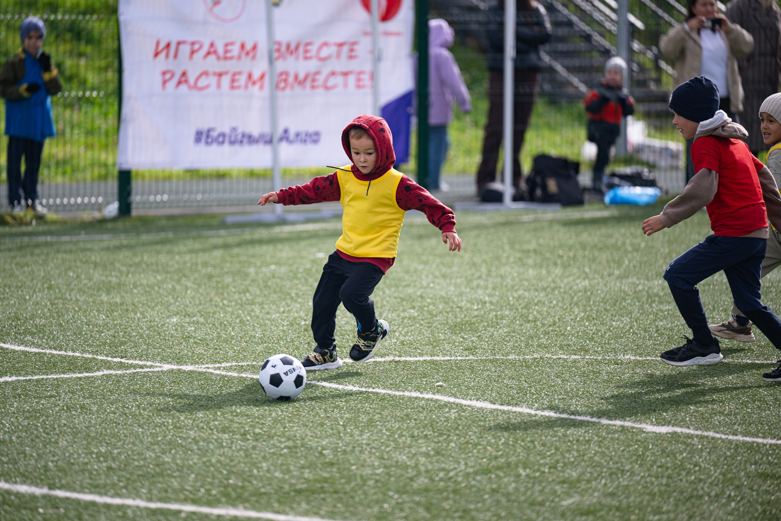 Детский футбол. Республика Татарстан, Высокогорский район, с. Высокая Гора. Свадебный фотограф в Казани, и Зеленодольске Радик Мухаметов