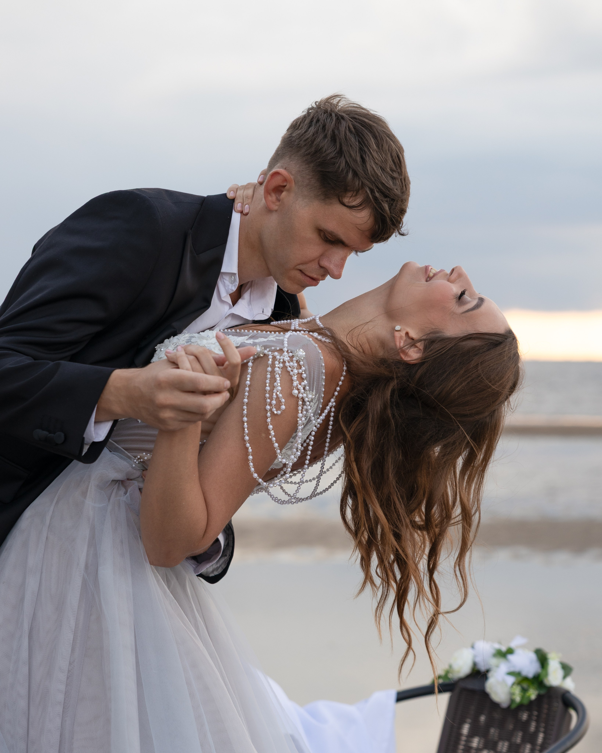 Свадебный ужин для двоих на берегу Финского залива. Фотограф в Санкт-Петербурге Вагнер Юлия