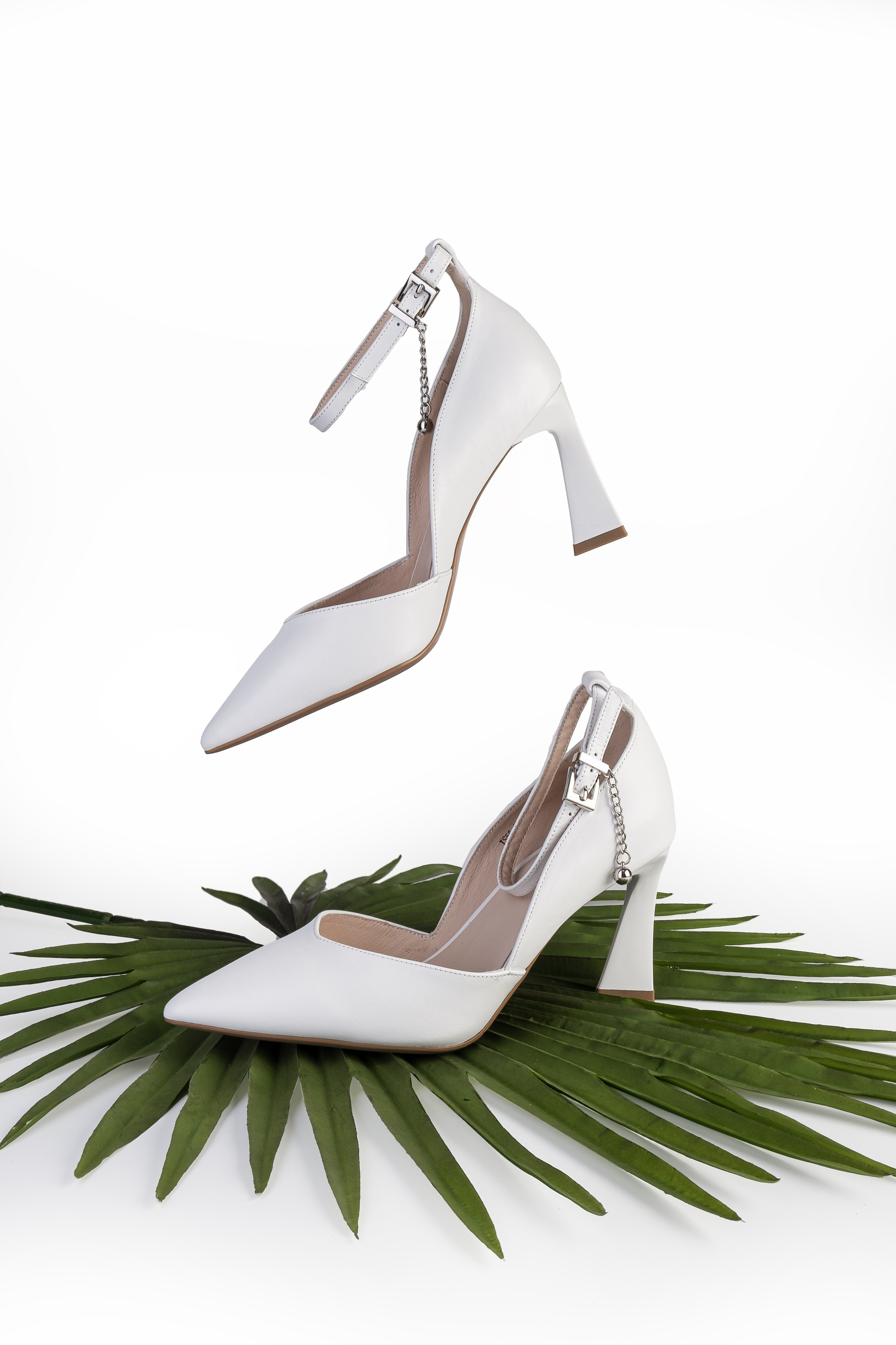 Предметная съёмка для маркетплейсов обуви. Предметный фотограф в Симферополе Антон Катунин