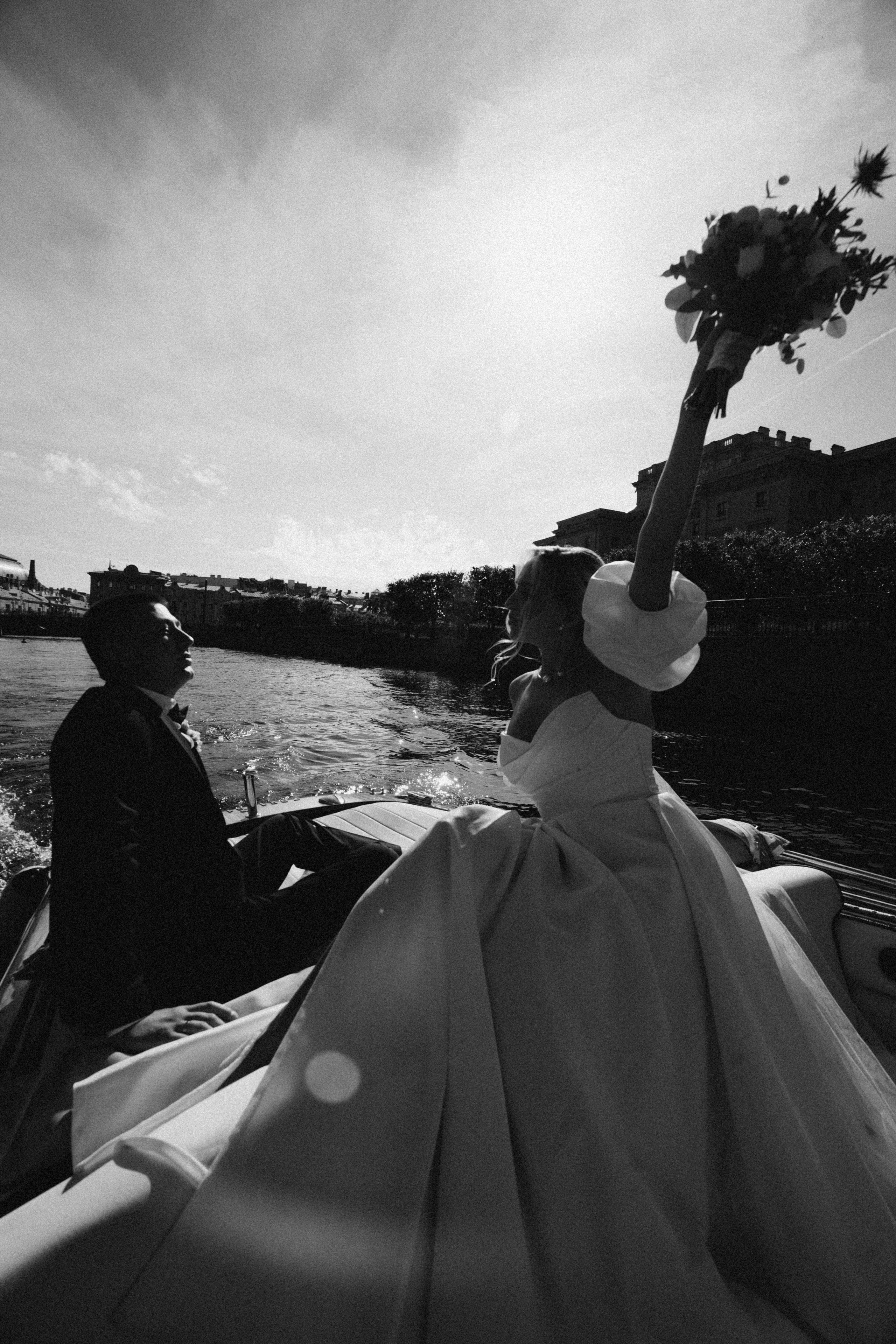 СВАДЕНБНАЯ СЬЕМКА НА КАТЕРЕ ПО КАНАЛАМ САНКТ-ПЕТЕРБУРГА И В АКВАТОРИИ НЕВЫ. Профессиональный фотограф, Санкт-Петербург — Виктория Богомолова