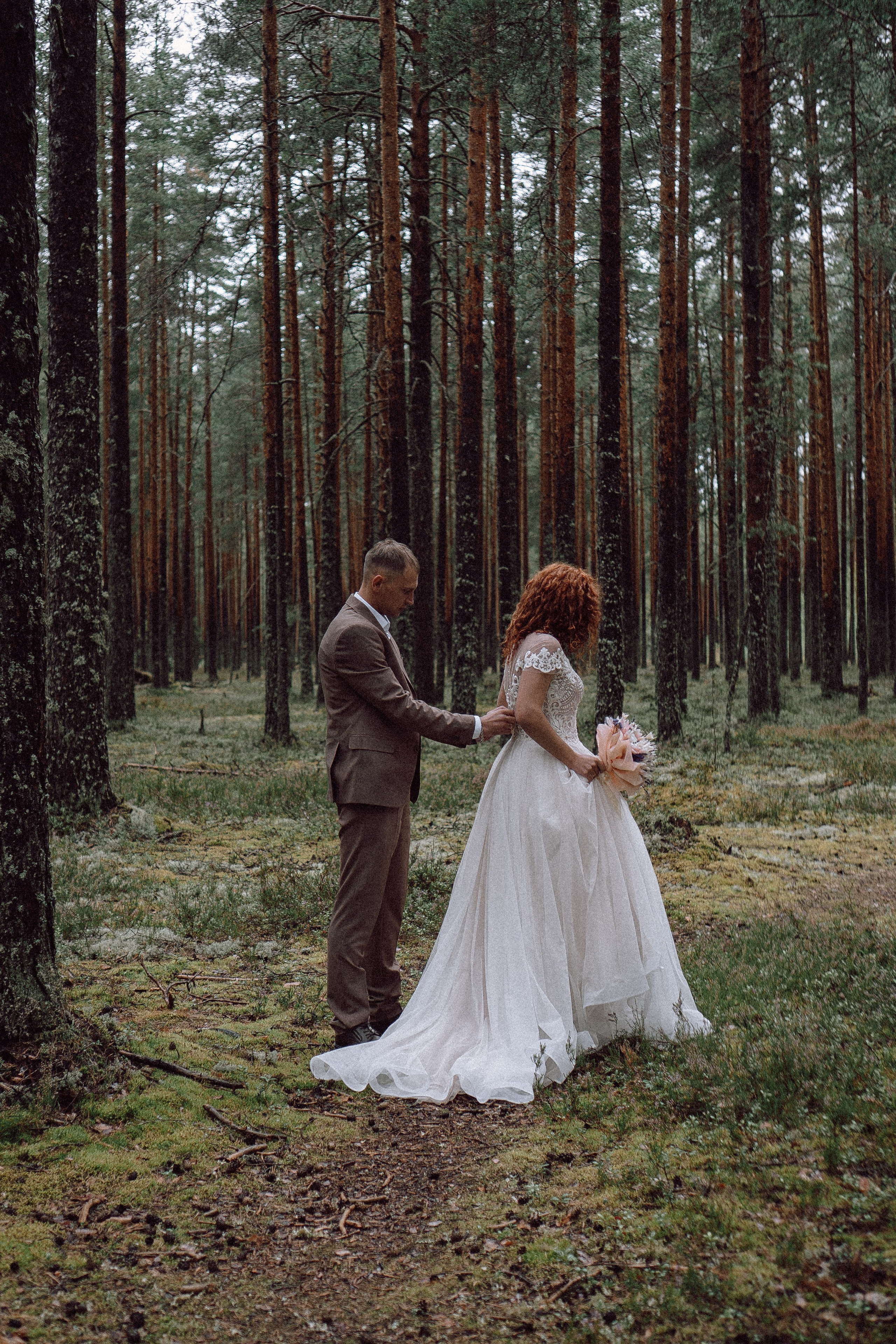 СВАДЕБНАЯ ФОТОСЕССИИЯ ПАРЫ В ГОРОДЕ ПРИОЗЕРСК В СОСНОВОМ ЛЕСУ И С ПИКАПОМ. Профессиональный фотограф, Санкт-Петербург — Виктория Богомолова