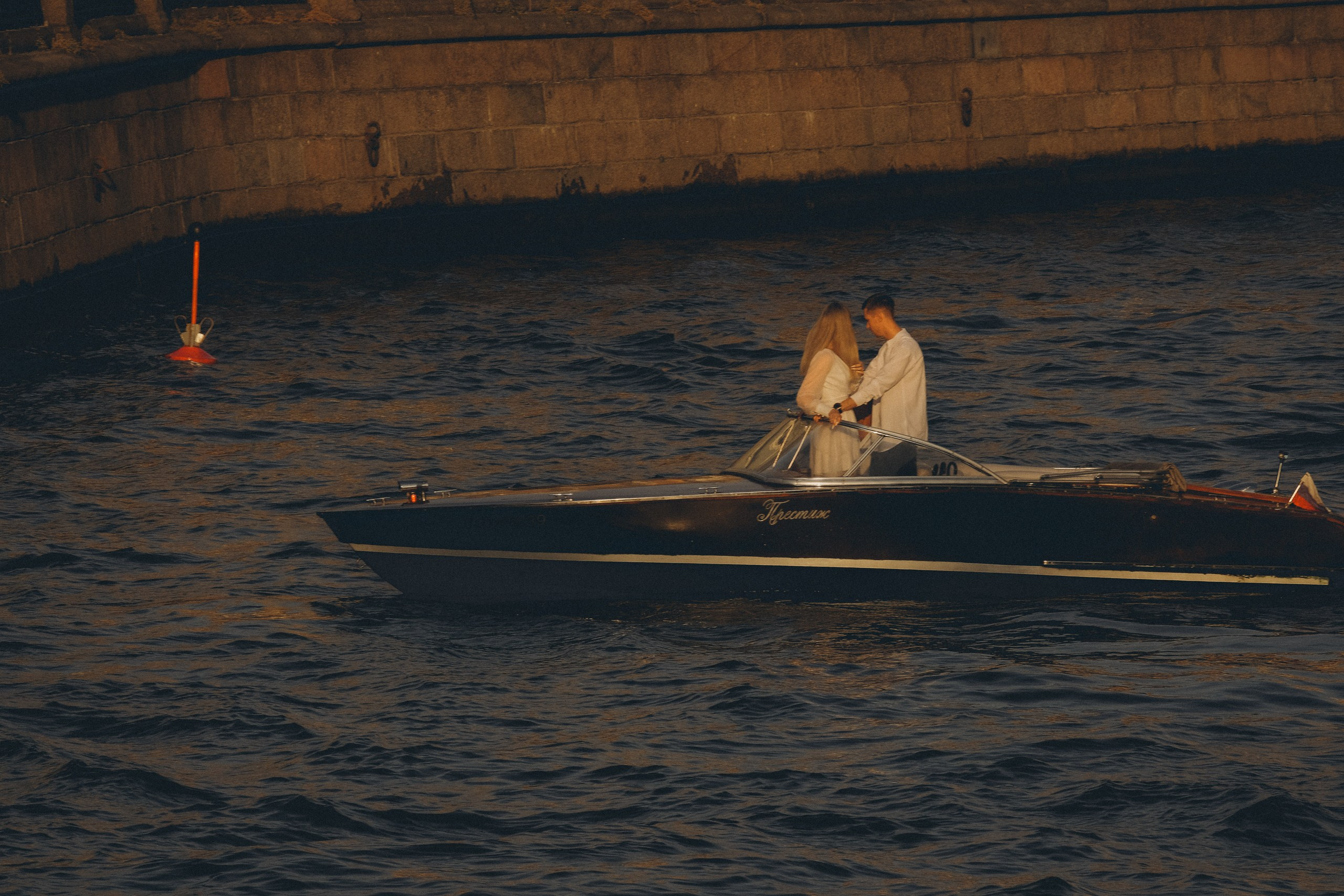 СВАДЕНБНАЯ СЬЕМКА НА КАТЕРЕ ПО КАНАЛАМ САНКТ-ПЕТЕРБУРГА И В АКВАТОРИИ НЕВЫ. Профессиональный фотограф, Санкт-Петербург — Виктория Богомолова