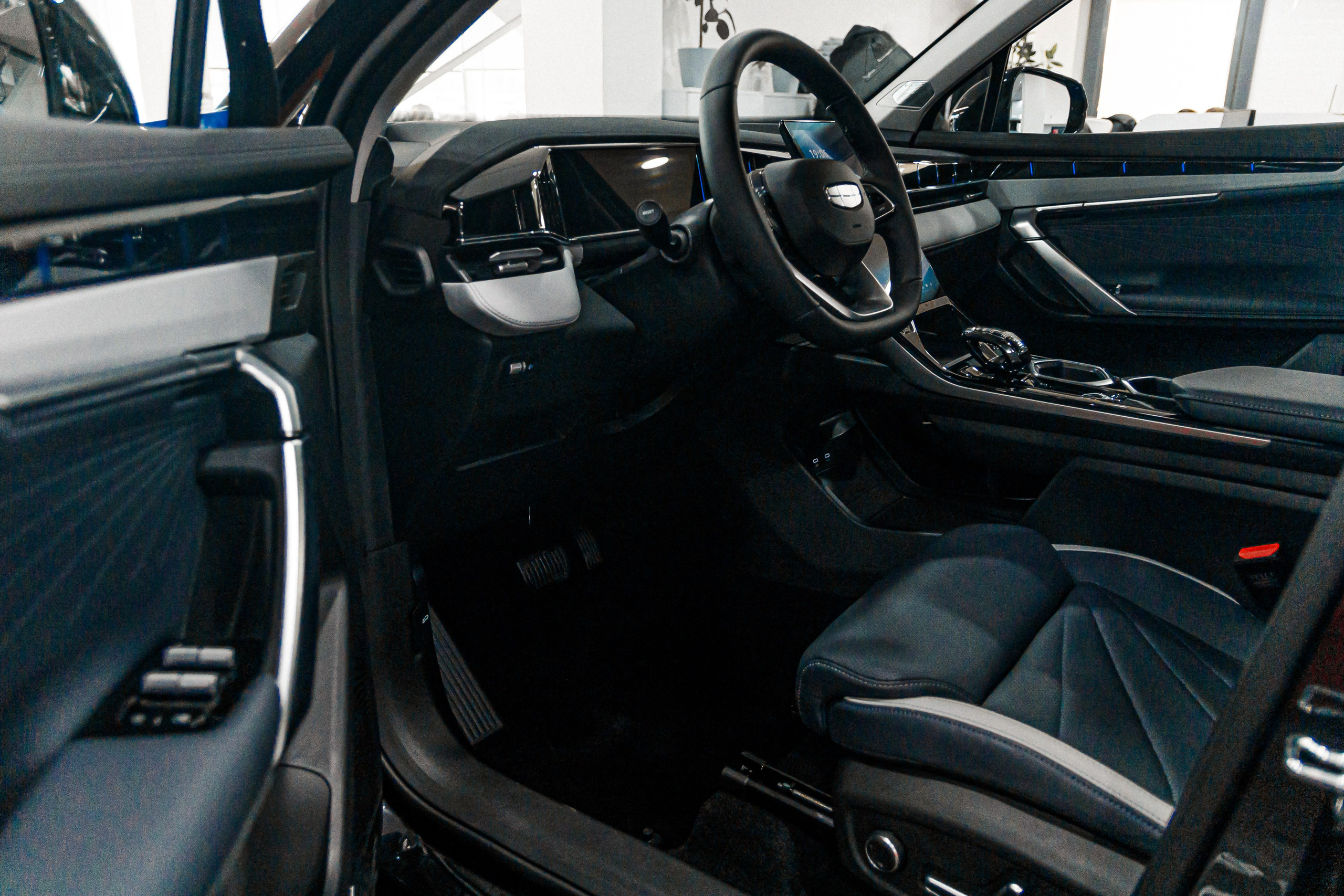 Джили Центр Минск. Свадебный фотограф Минск, Фаниполь, Беларусь Кирилл Напреев