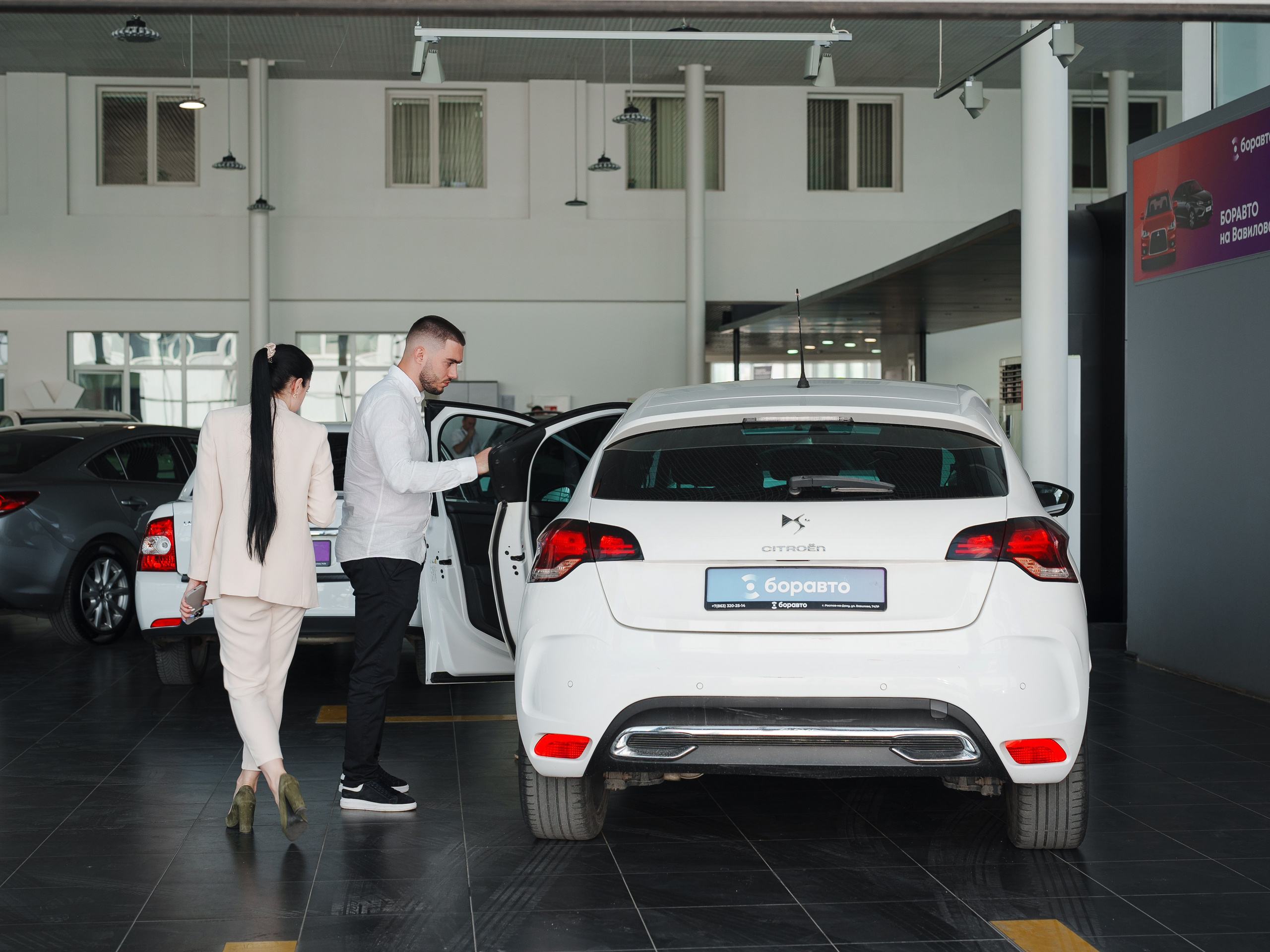 Автосалон «Боравто». Фотограф Олег Сотник