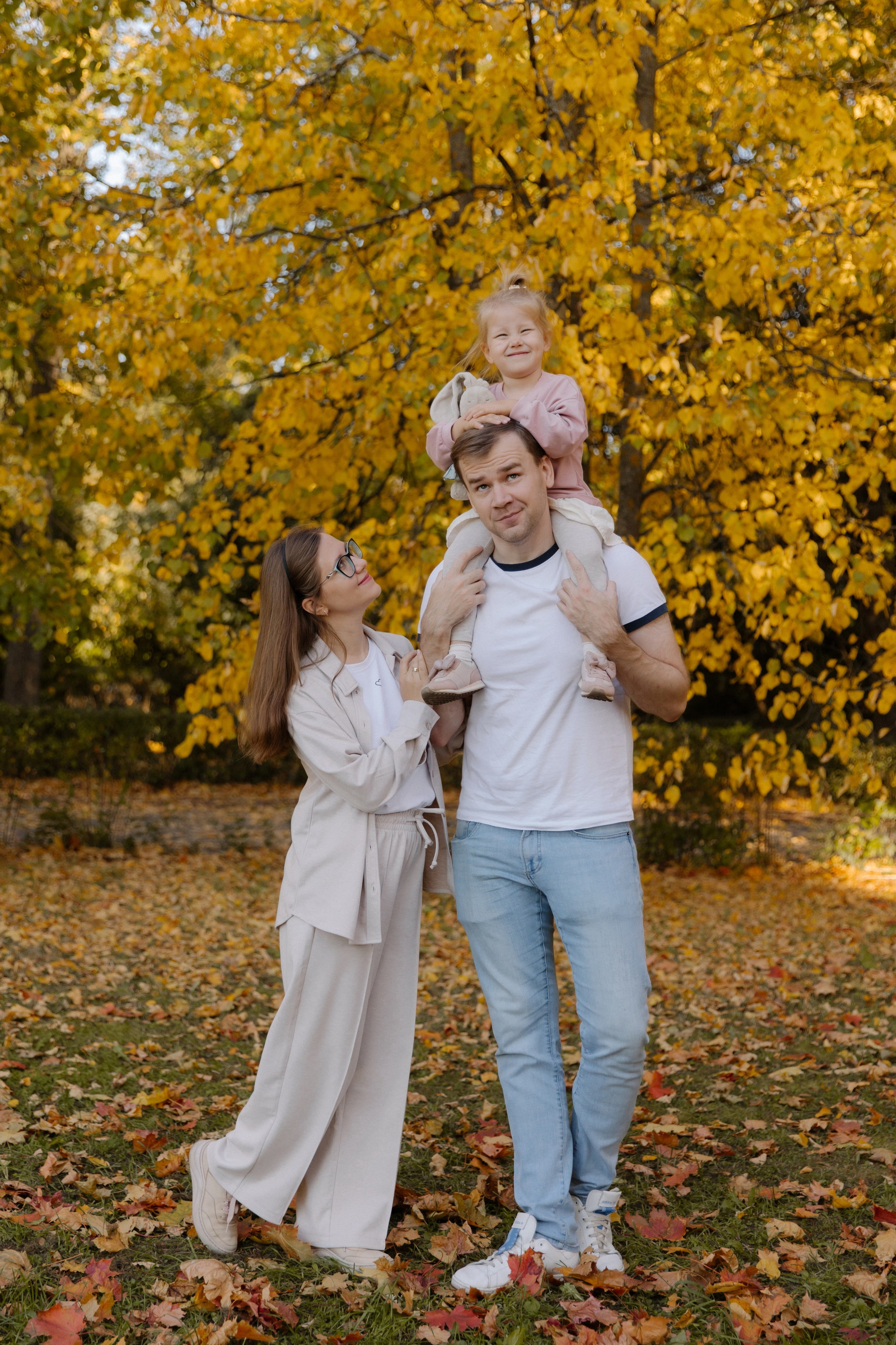 Прогулка Василисы с родителями, дядей и тетей. Семейный и свадебный фотограф в Москве и Зеленограде Пилипенко Юлия