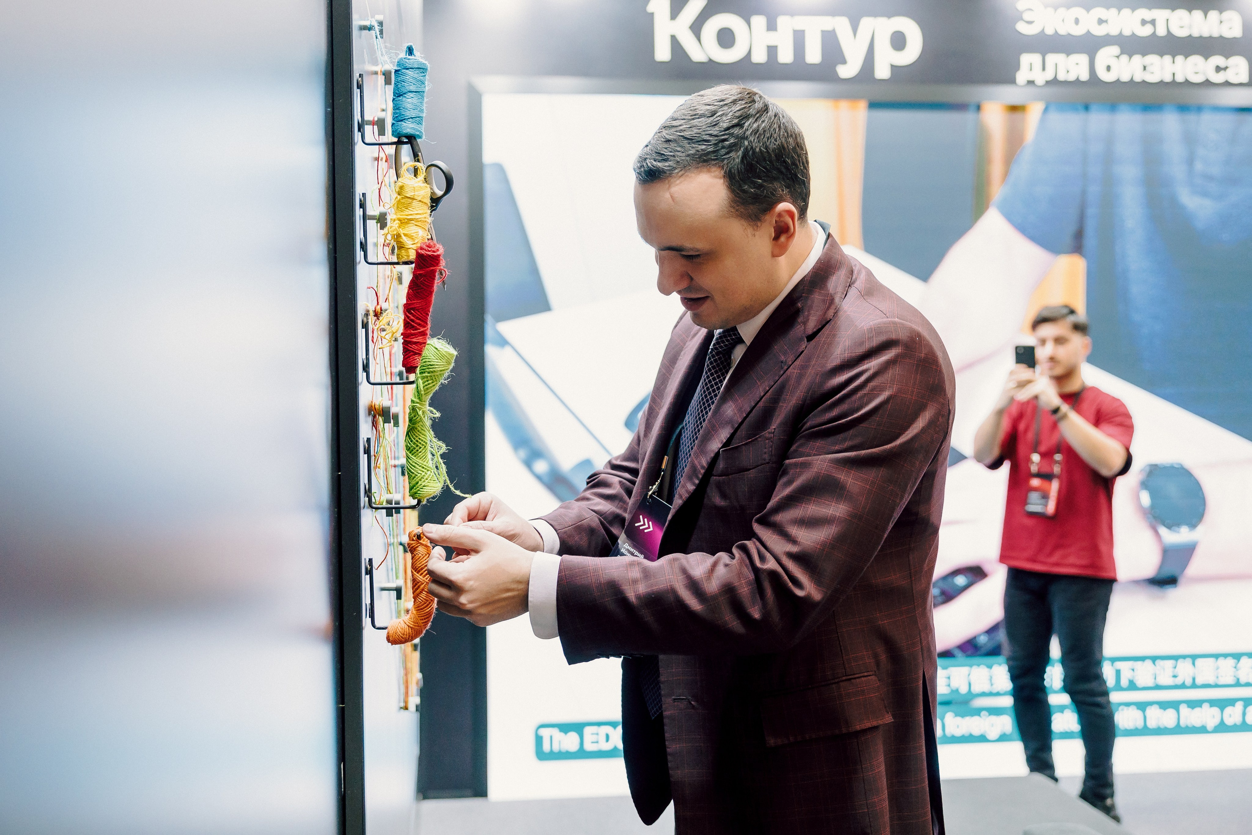 СКБ Контур — Форум будущего — Деловая программа. Лёшка Варзегов — фотограф