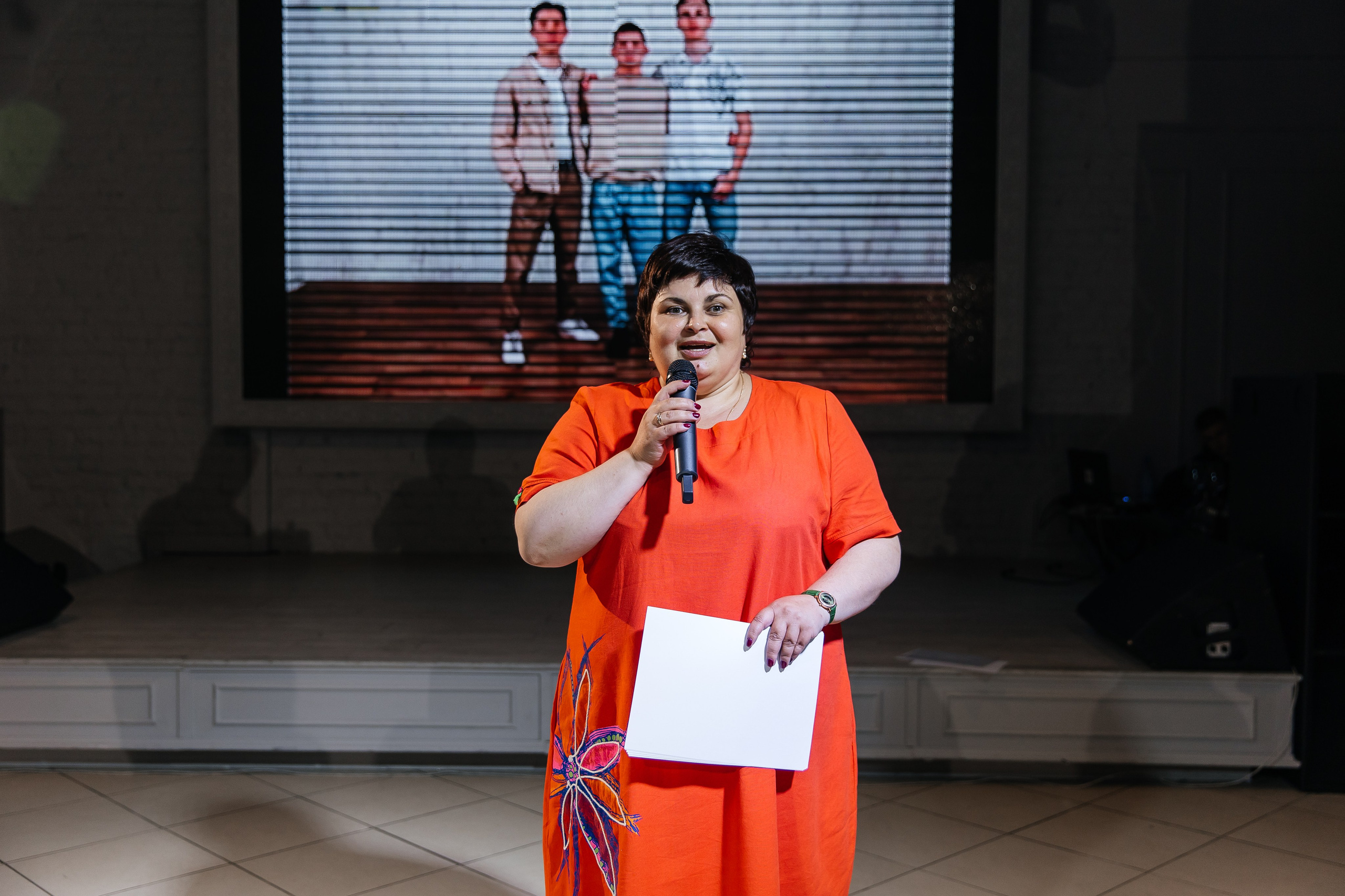 2023-06-23 Выпускной МБОУ СОШ № 10. Фотограф в Красноярске