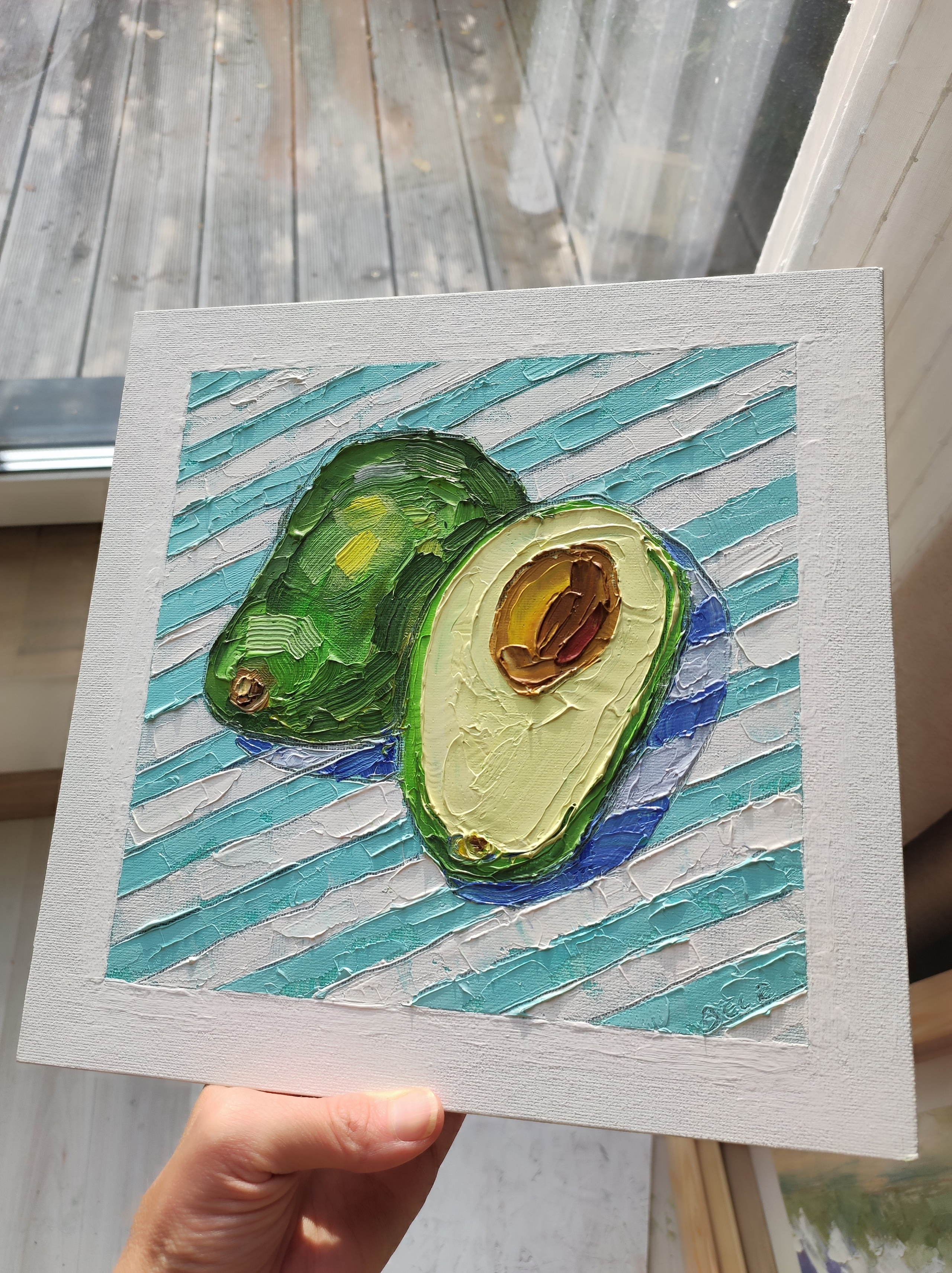 Картина художника с зелёным авокадо, написанная маслом в технике импасто.