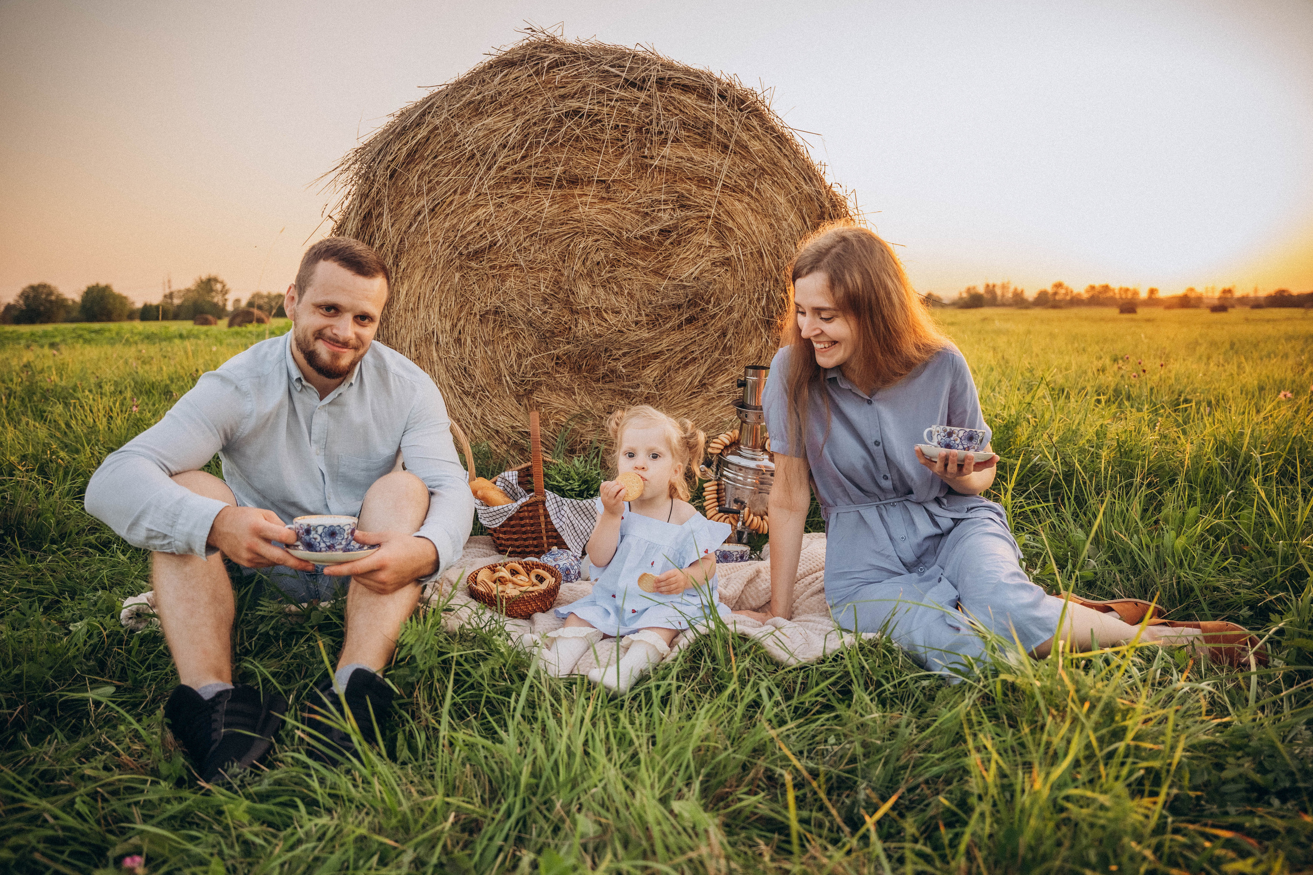 Поле. Миша, Настя и Варя. Фотограф СПб. Фотопрогулки. Меркулова Юлия