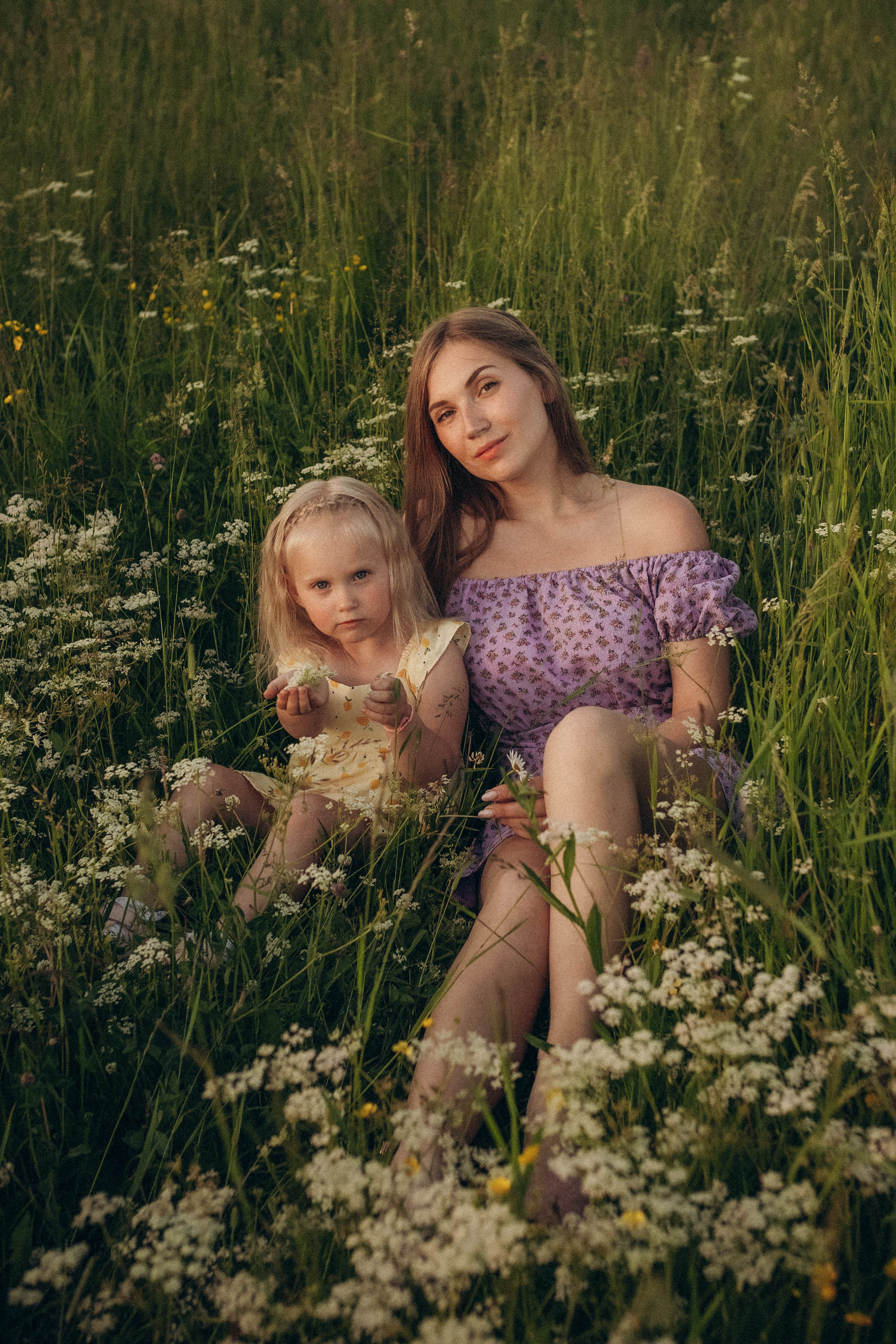 Поле. Юля и Мелисса. Фотограф СПб. Фотопрогулки. Меркулова Юлия