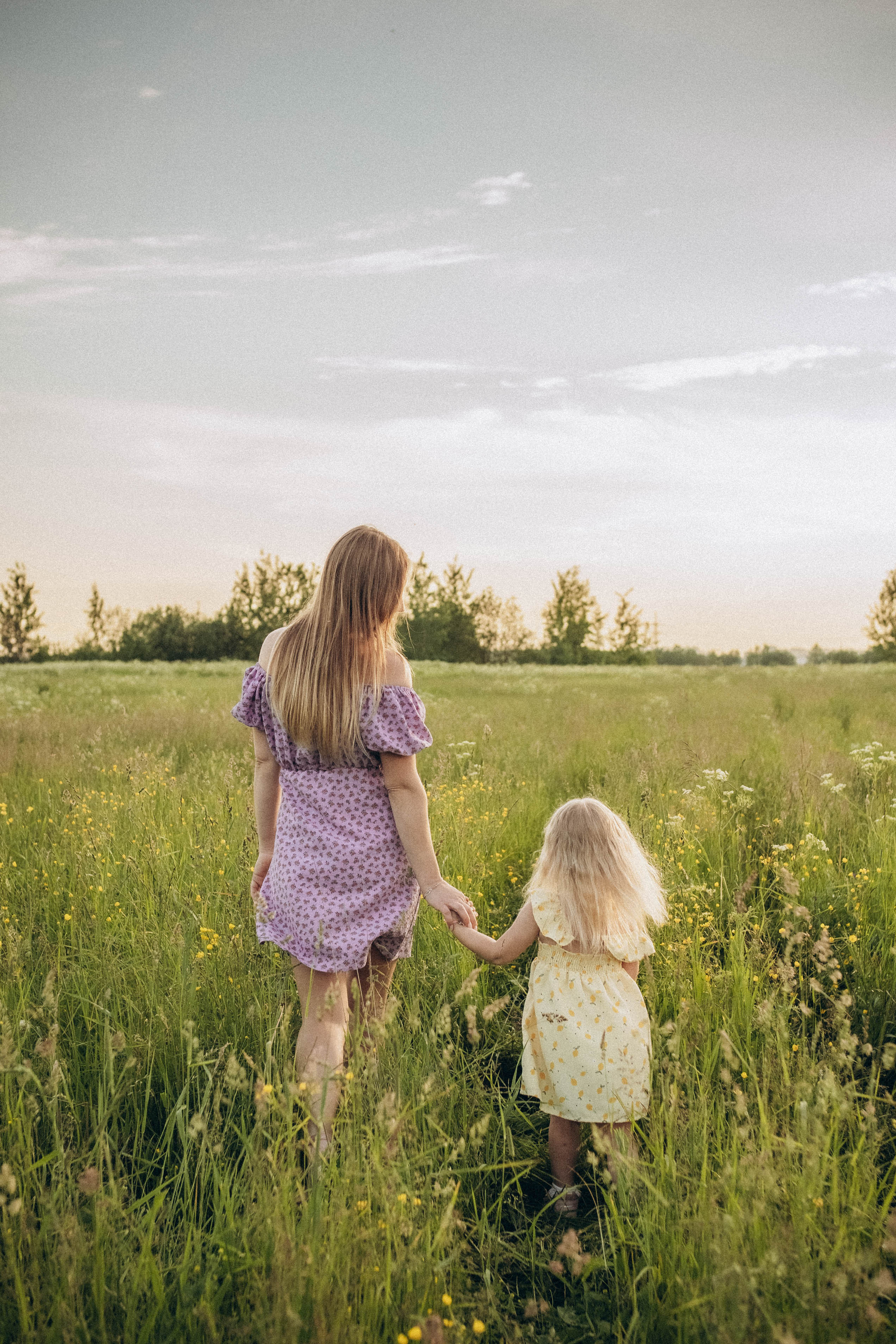Поле. Юля и Мелисса. Фотограф СПб. Фотопрогулки. Меркулова Юлия