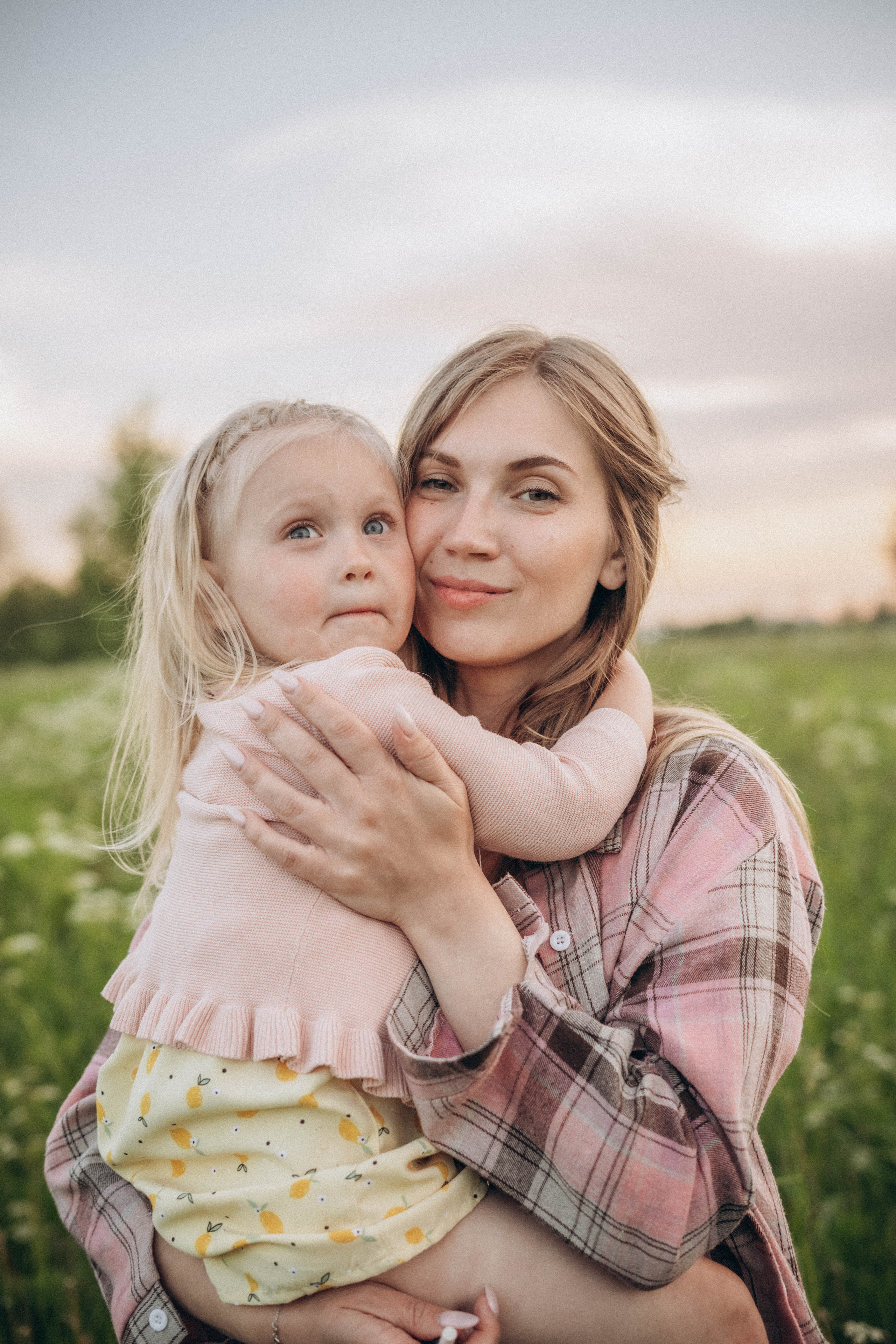 Поле. Юля и Мелисса. Фотограф СПб. Фотопрогулки. Меркулова Юлия