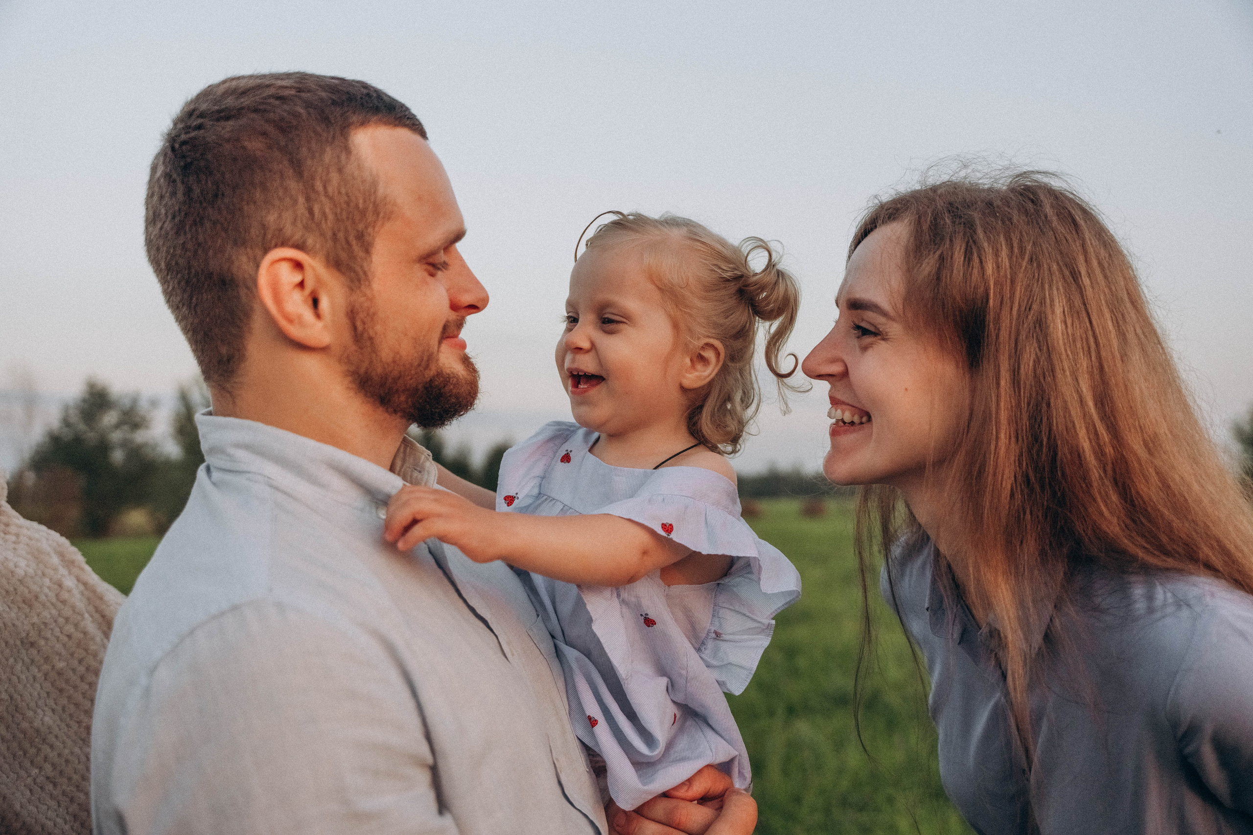 Поле. Миша, Настя и Варя. Фотограф СПб. Фотопрогулки. Меркулова Юлия