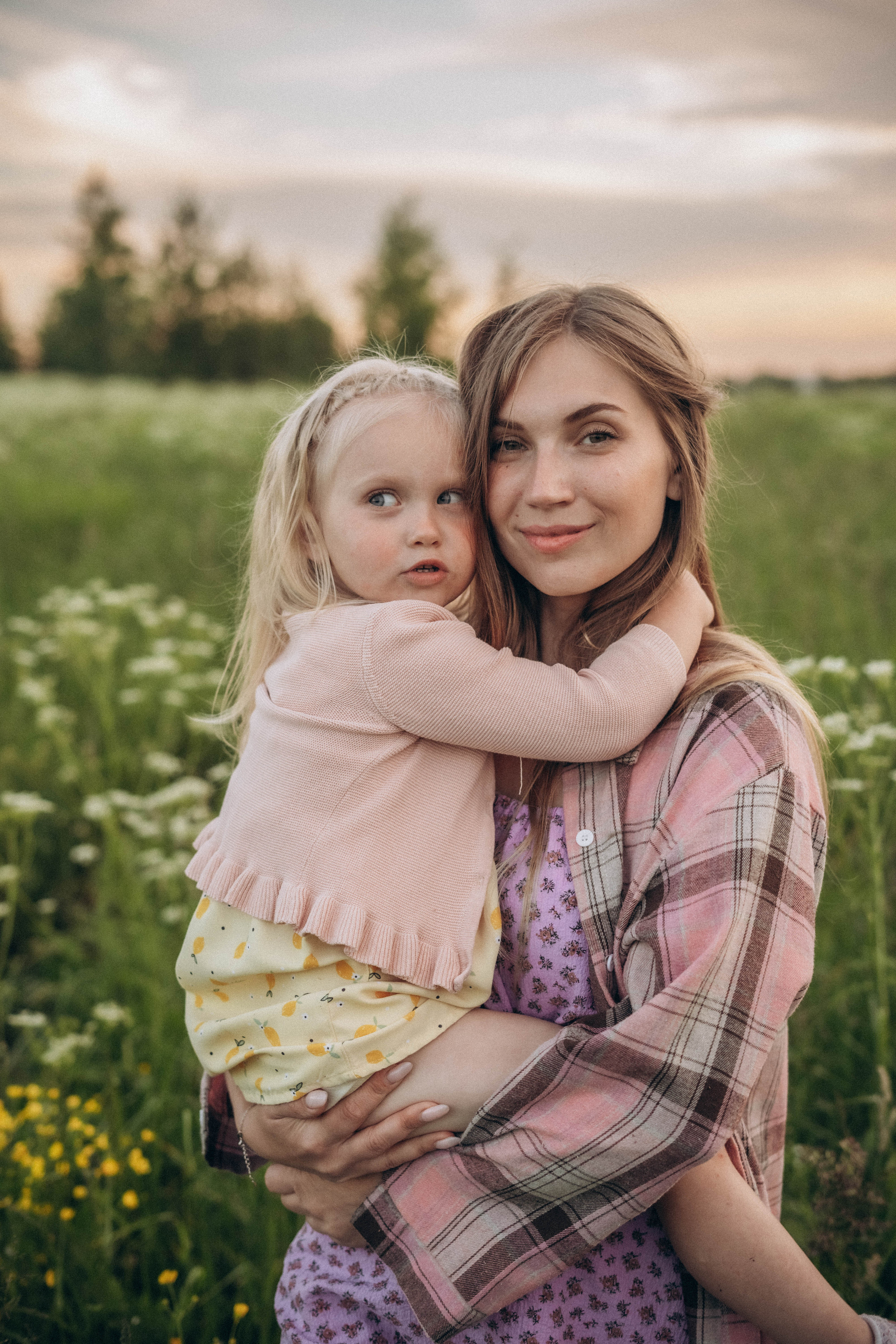 Поле. Юля и Мелисса. Фотограф СПб. Фотопрогулки. Меркулова Юлия