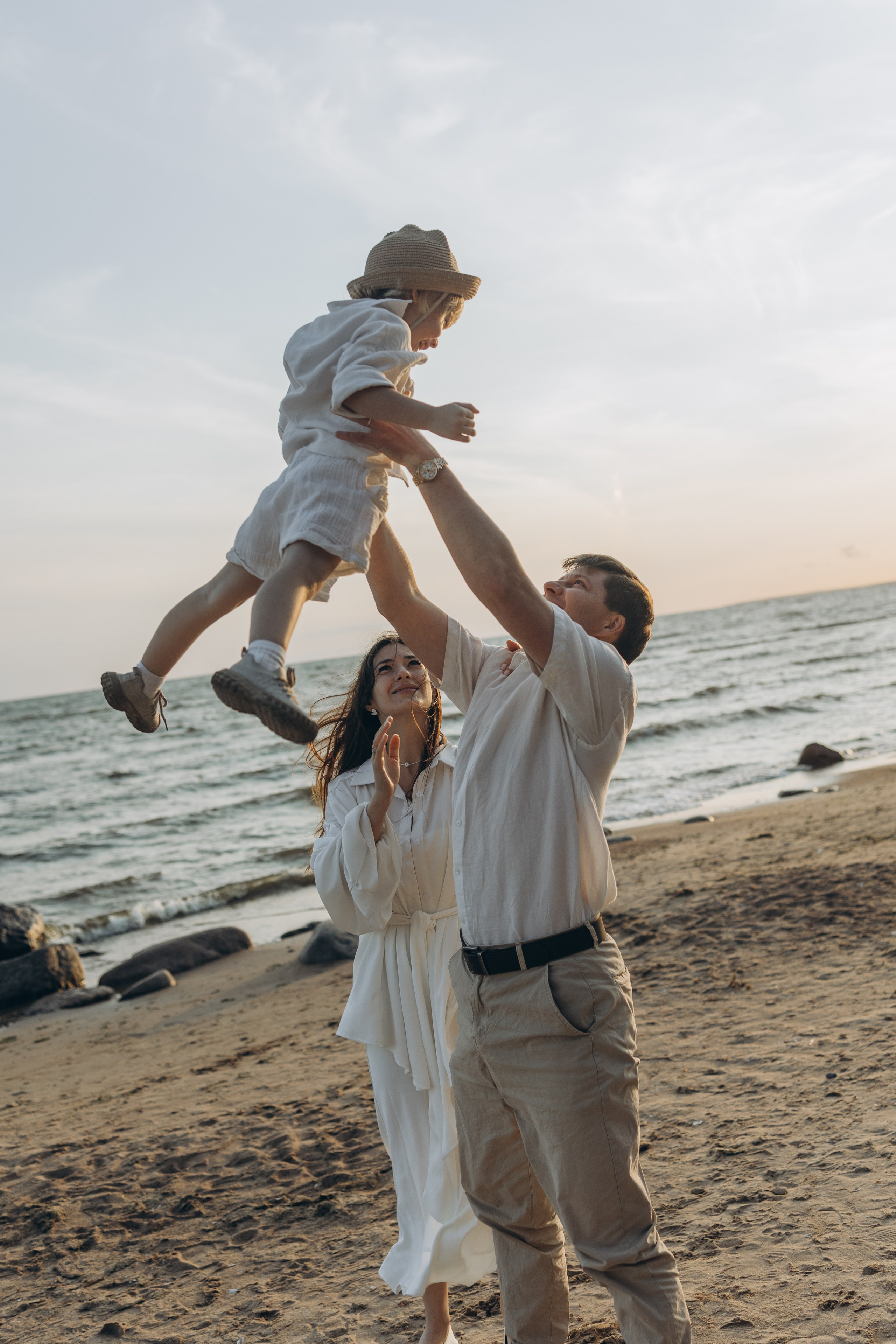 Эмилия, Дмитрий и Демид на Финском заливе. Семейный фотограф в Москве Виктория Ястребинская