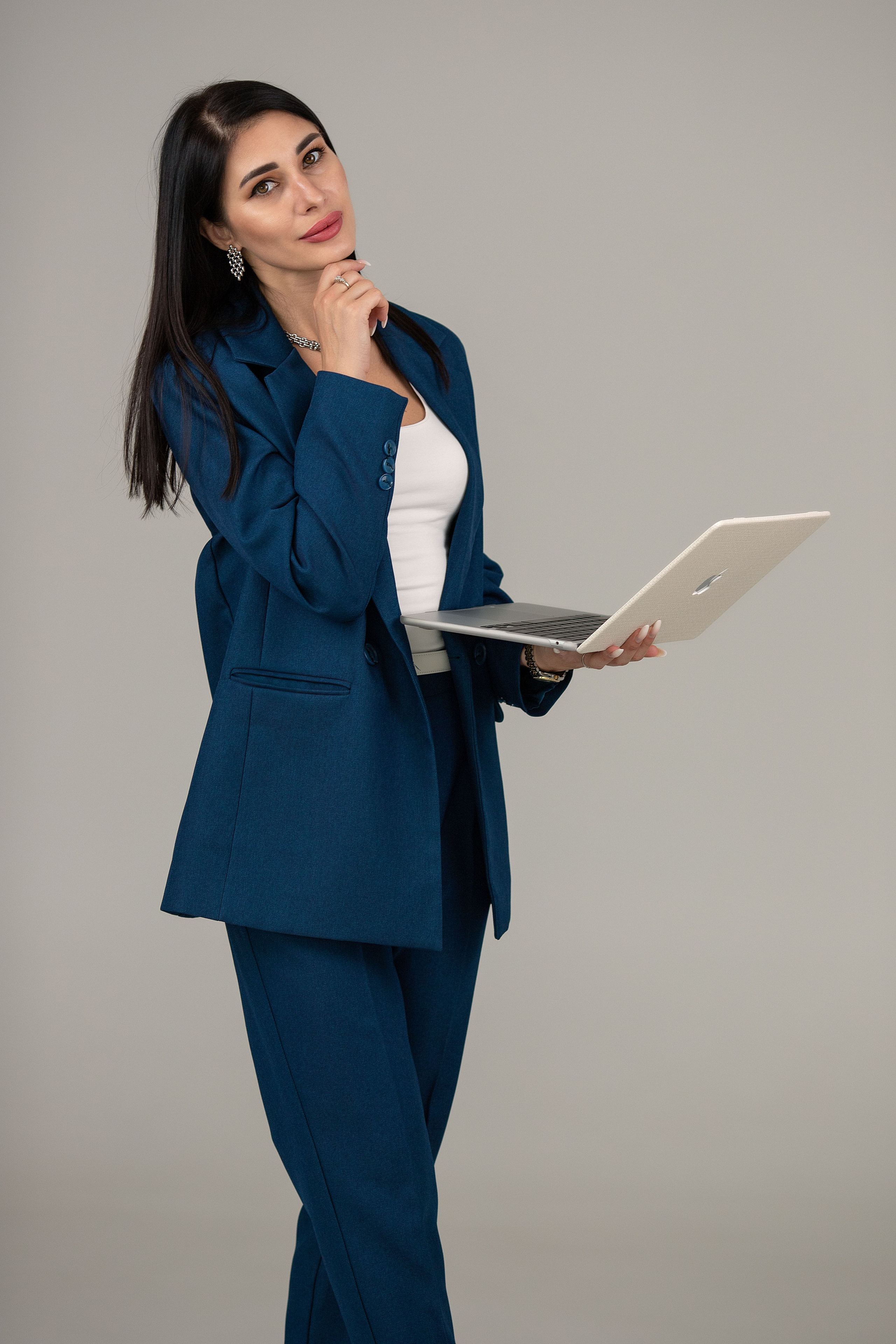 Бизнес контент для продвижения специалистов. Женский и портретный фотограф Мила Прошина. Краснодаар