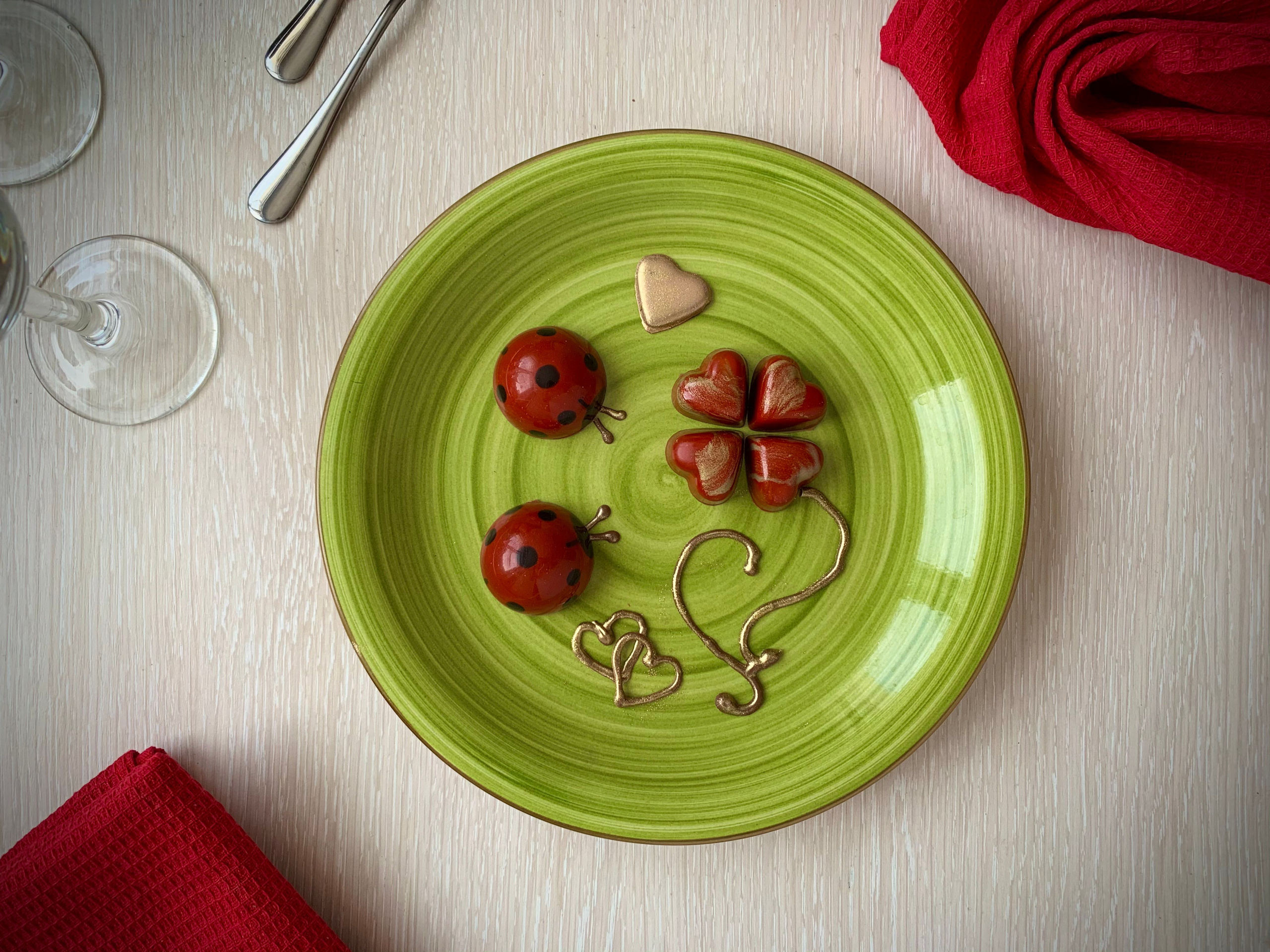 Художественная съёмка десертов с участием фуд-стилиста. Фуд-фотограф Илья Милоданов съемка в Москве и Московской области