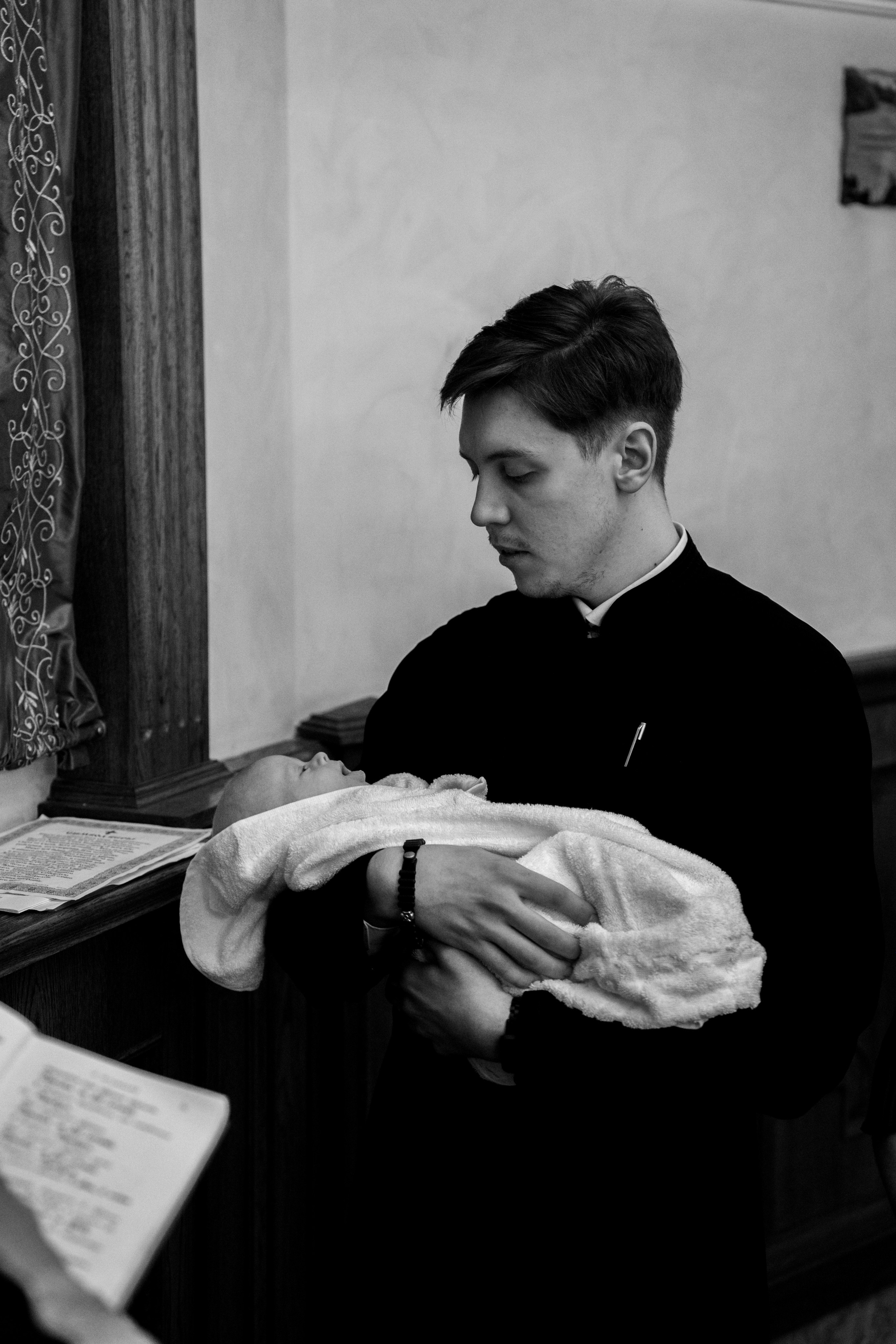 фотосессия крещения, фотограф таинства крещения Москва, ребенок с мамой крещение, фотограф на крещение Королев,  фотограф на таинство Крещения Мытищи, фотограф крещения Мытищи