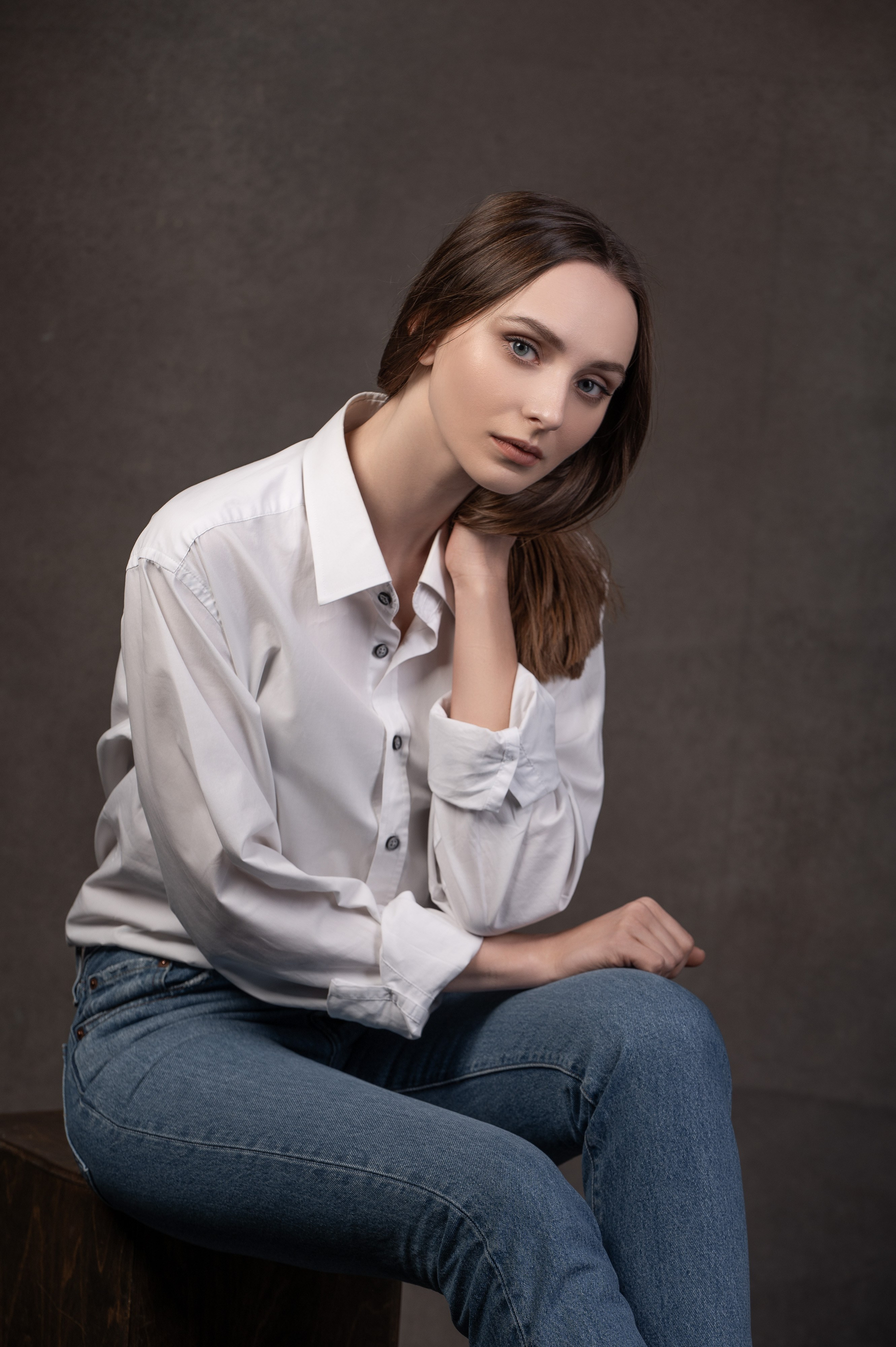 Anya in studio. Portrait photographer in Minsk Slava Potalakh