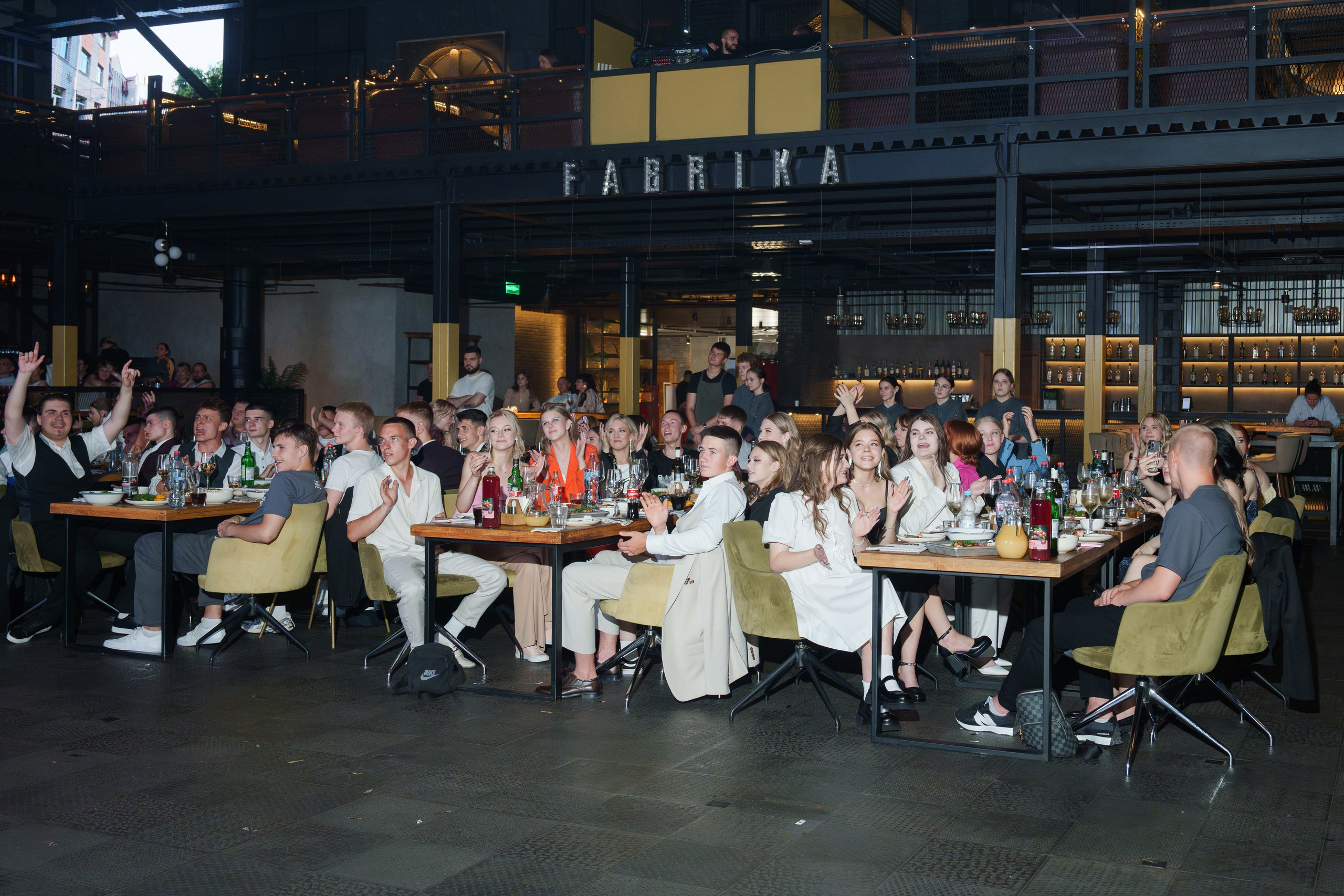 Выпускной лицея 27 (вечеринка). Свадебный и репортажный фотограф Элина Козырьянова