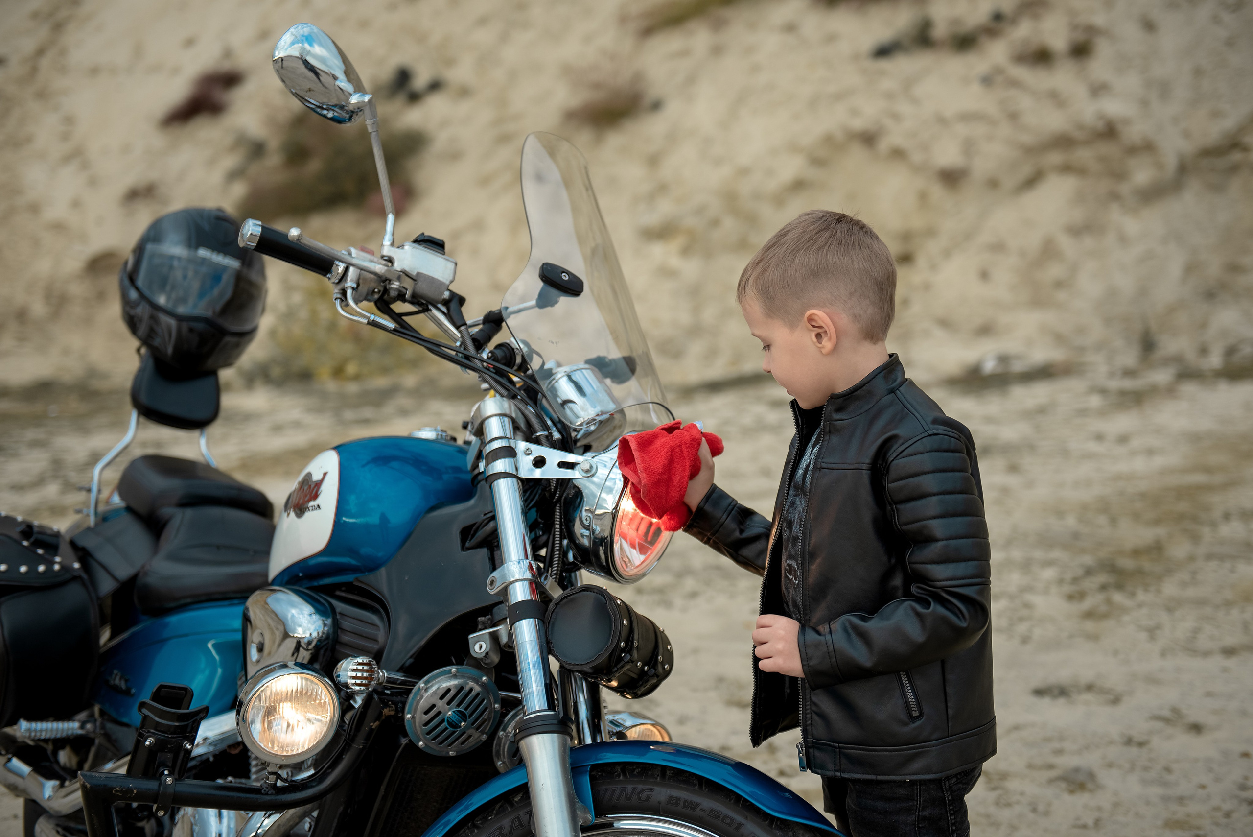 Юный байкер. Фотограф Саратов Юлия Петрова