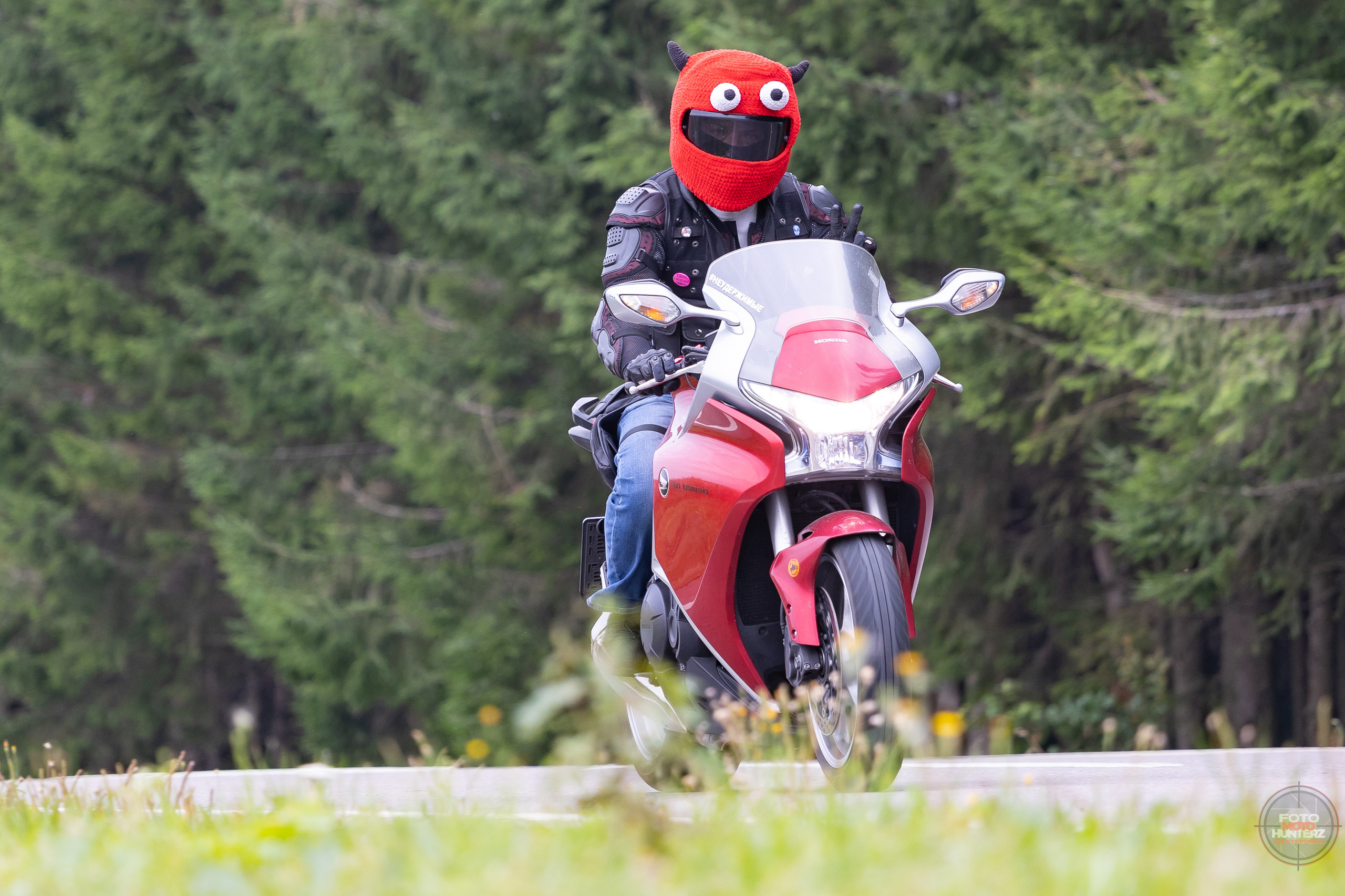 Мотоциклы на улицах города. Фотограф Ольга Гирусова «Пантерочка» Москва