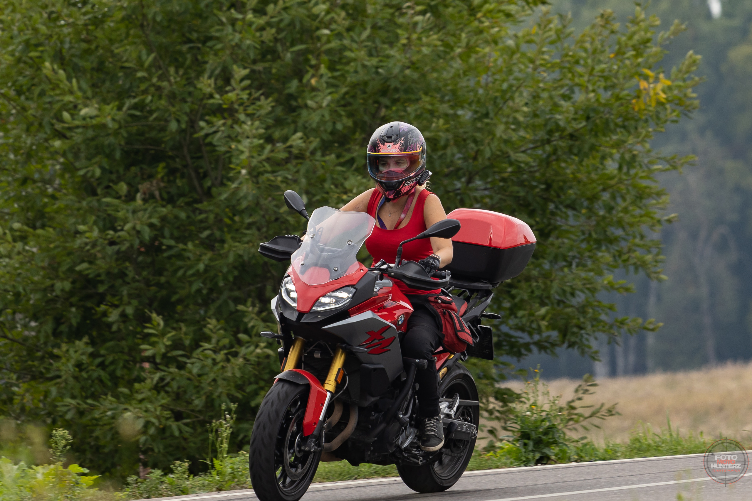 Мотоциклы на улицах города. Фотограф Ольга Гирусова «Пантерочка» Москва