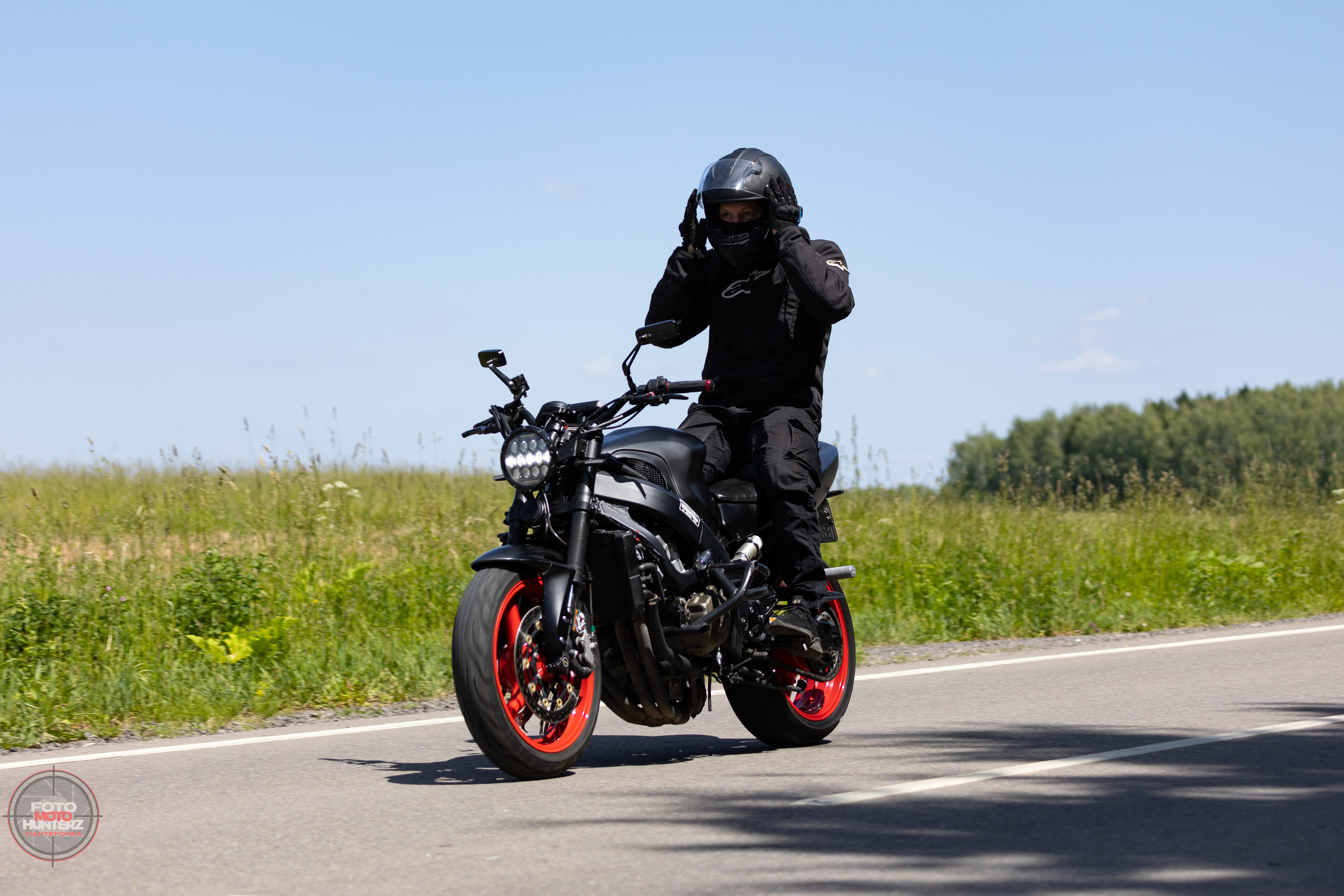 Мотоциклы на улицах города. Фотограф Ольга Гирусова «Пантерочка» Москва