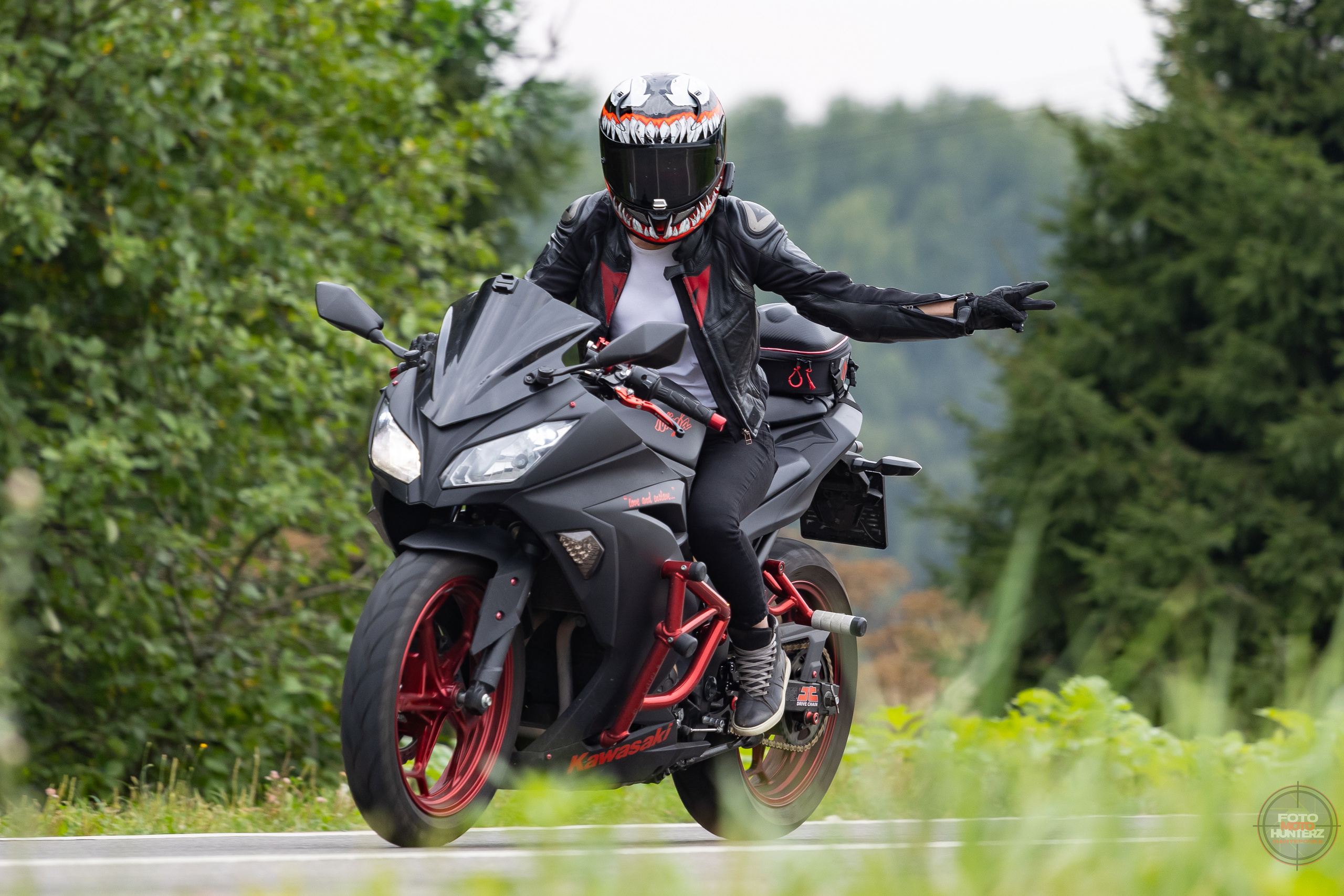 Мотоциклы на улицах города. Фотограф Ольга Гирусова «Пантерочка» Москва