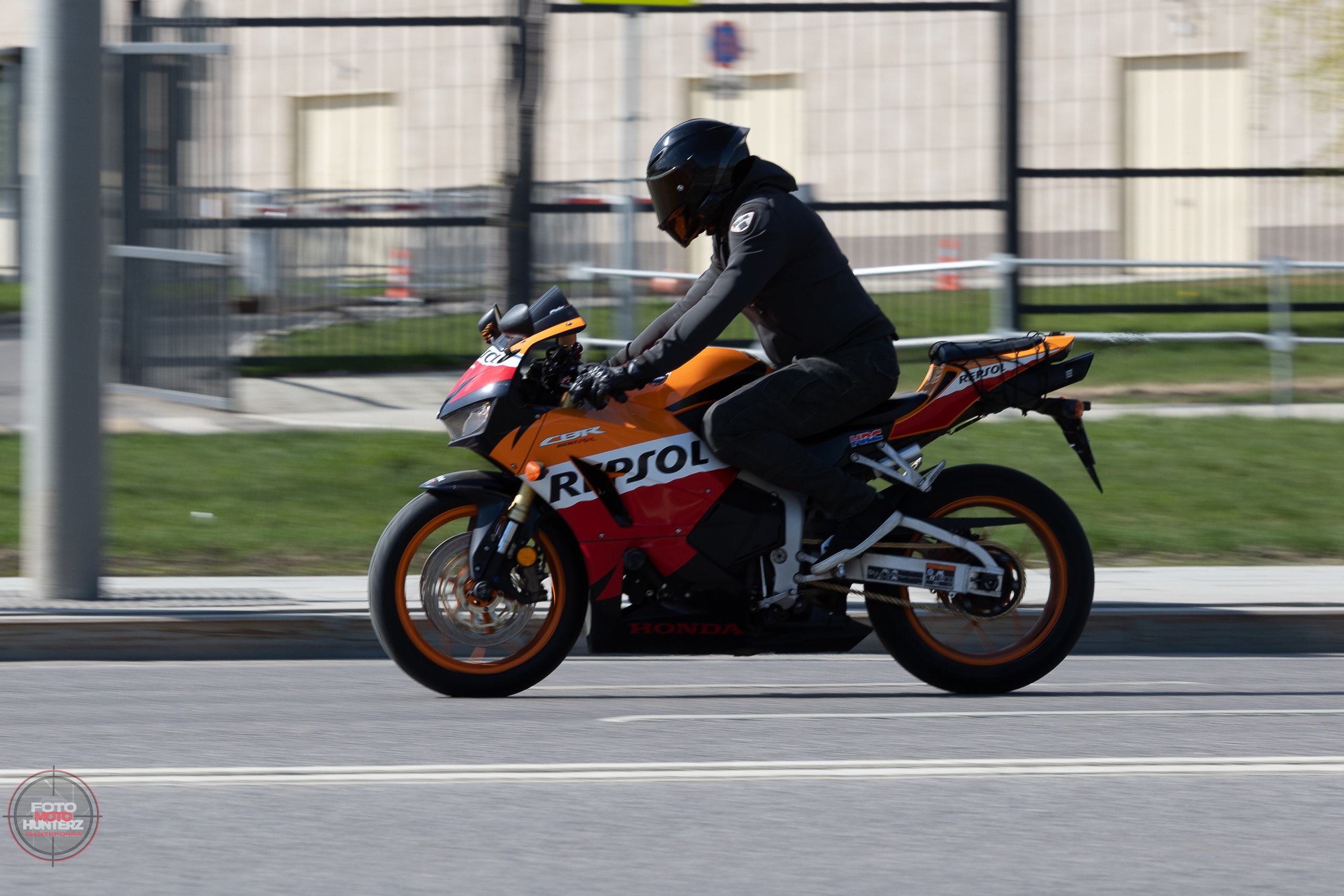 Мотоциклы на улицах города. Фотограф Ольга Гирусова «Пантерочка» Москва