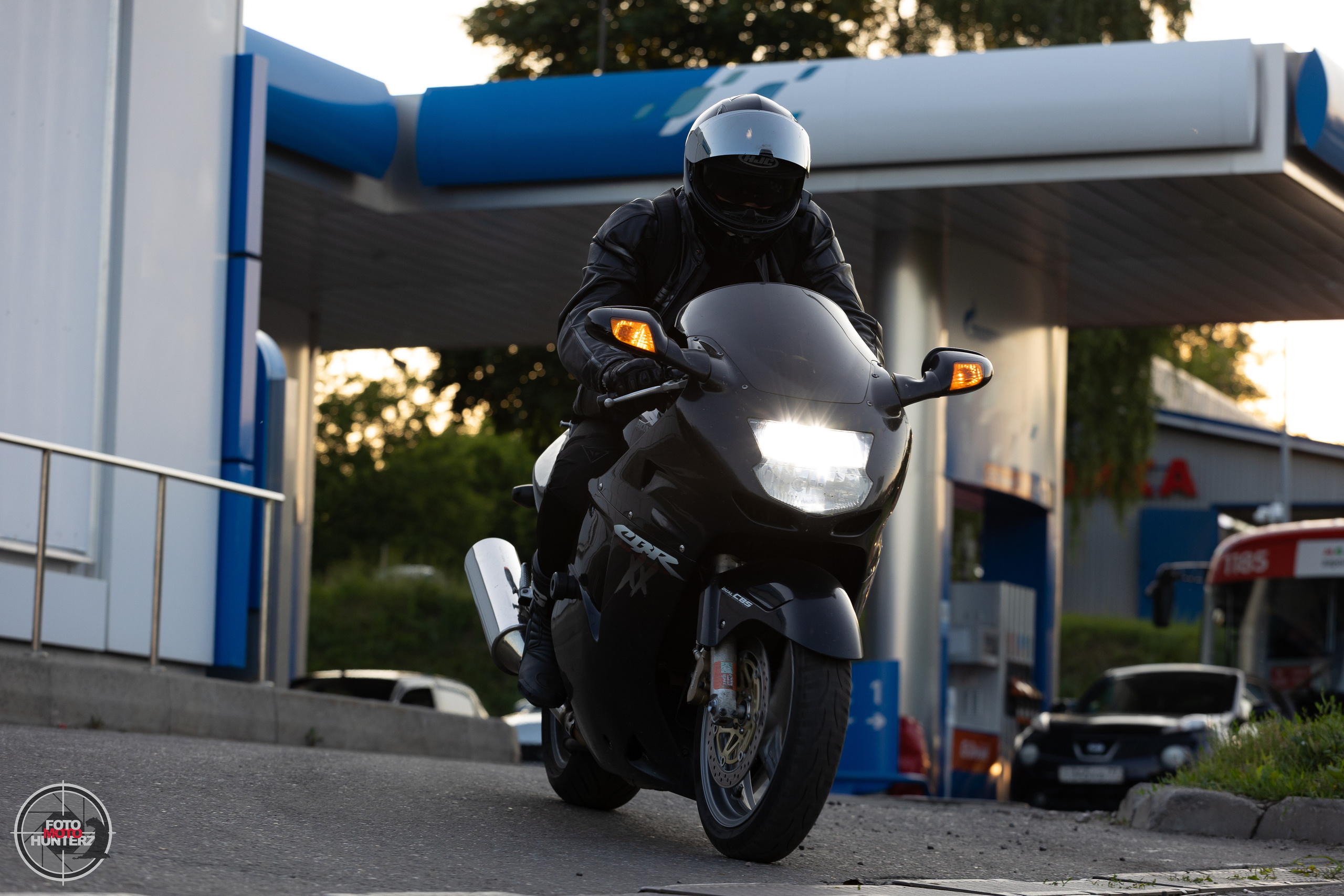 Мотоциклы на улицах города. Фотограф Ольга Гирусова «Пантерочка» Москва