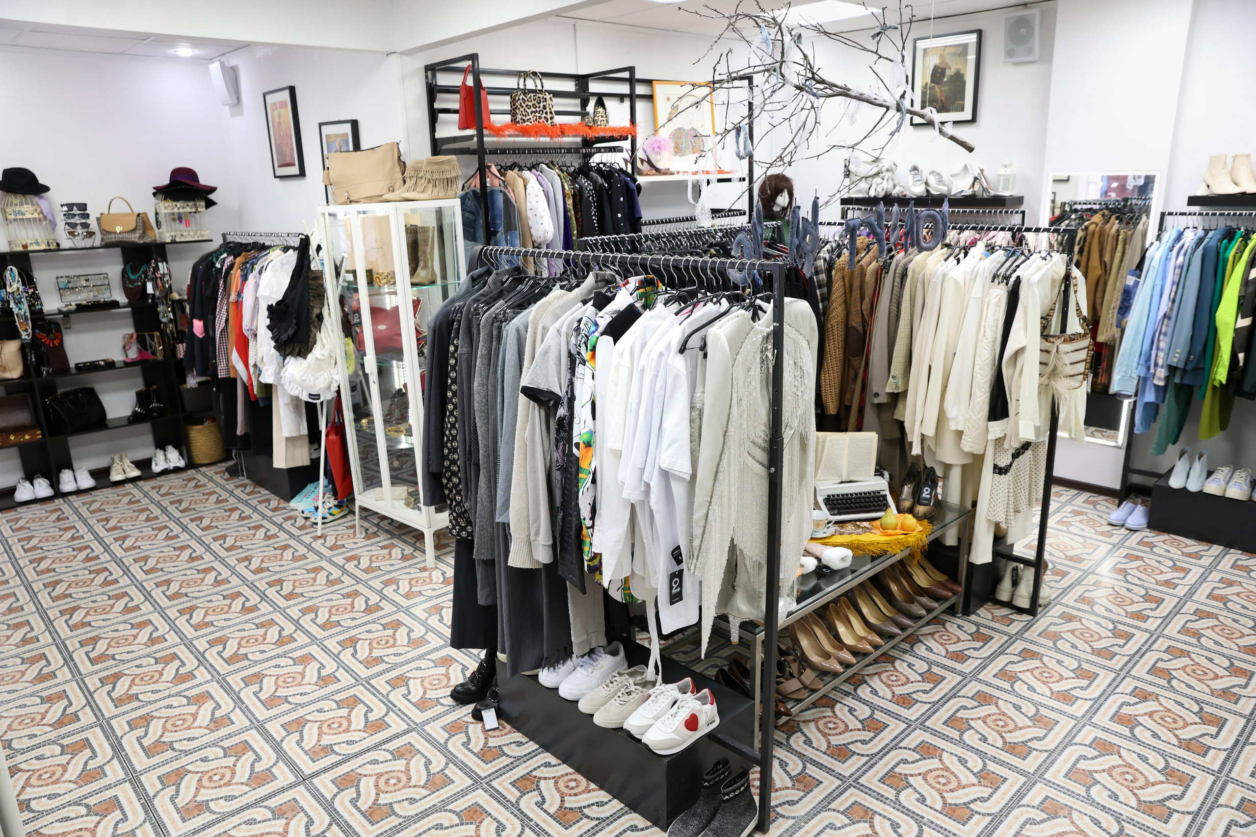 Магазины Charity Shop. Фотограф Дарья Попова