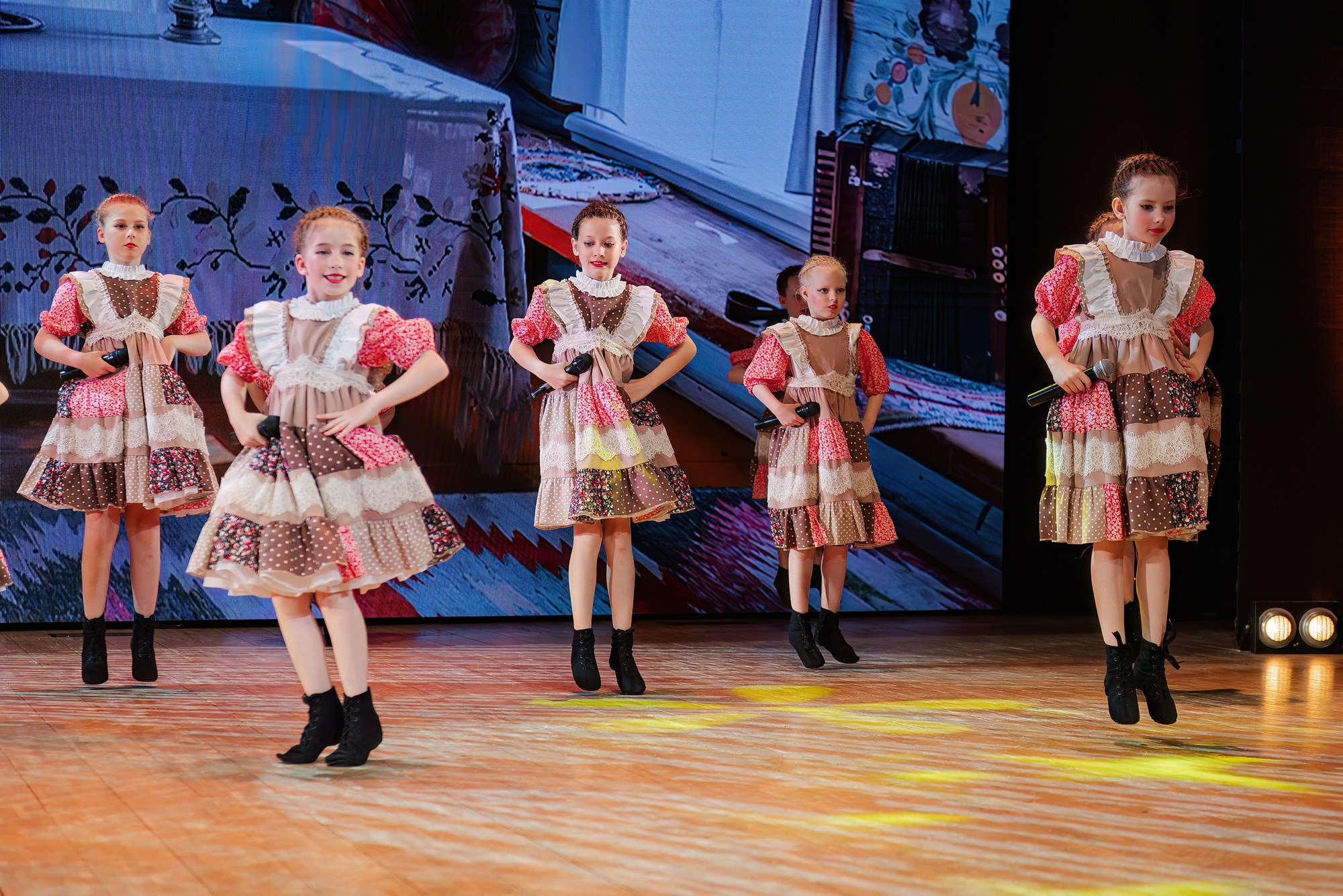 Отчетный концерт Образцового коллектива Алтая театра эстрадной песни «Созвездие». Свадебный и репортажный фотограф Никита Сницарев в Барнауле