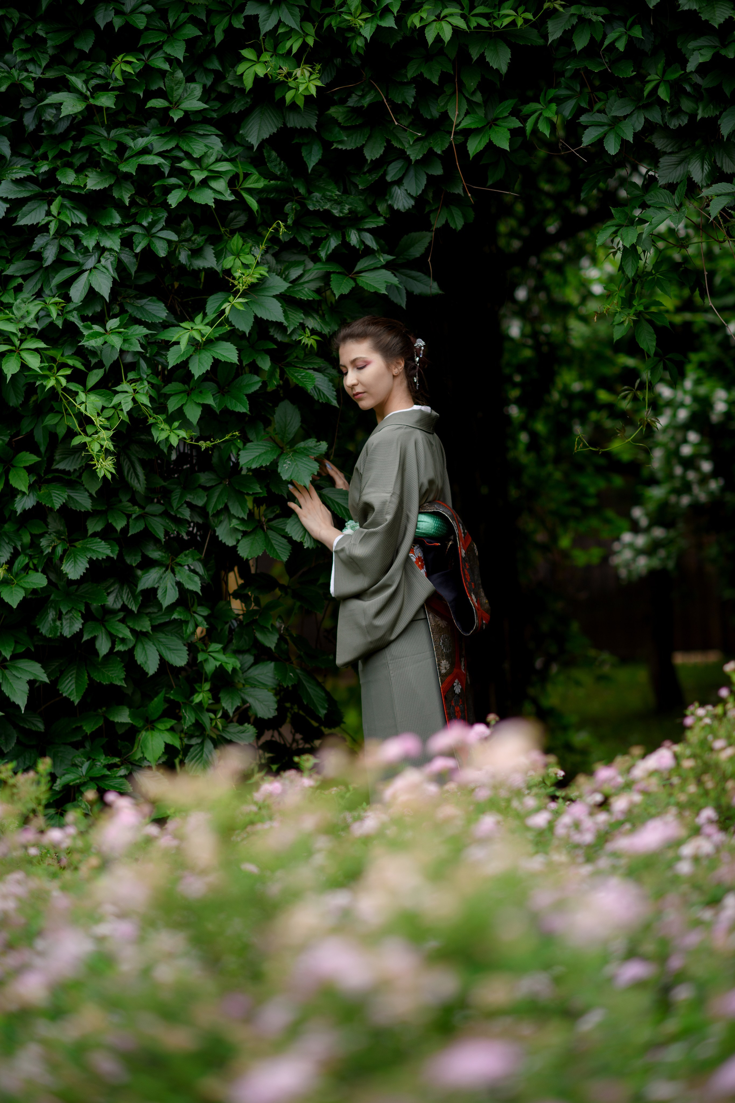 Фотосессия в цветущем чубушнике в саду им. Баумана. Главная