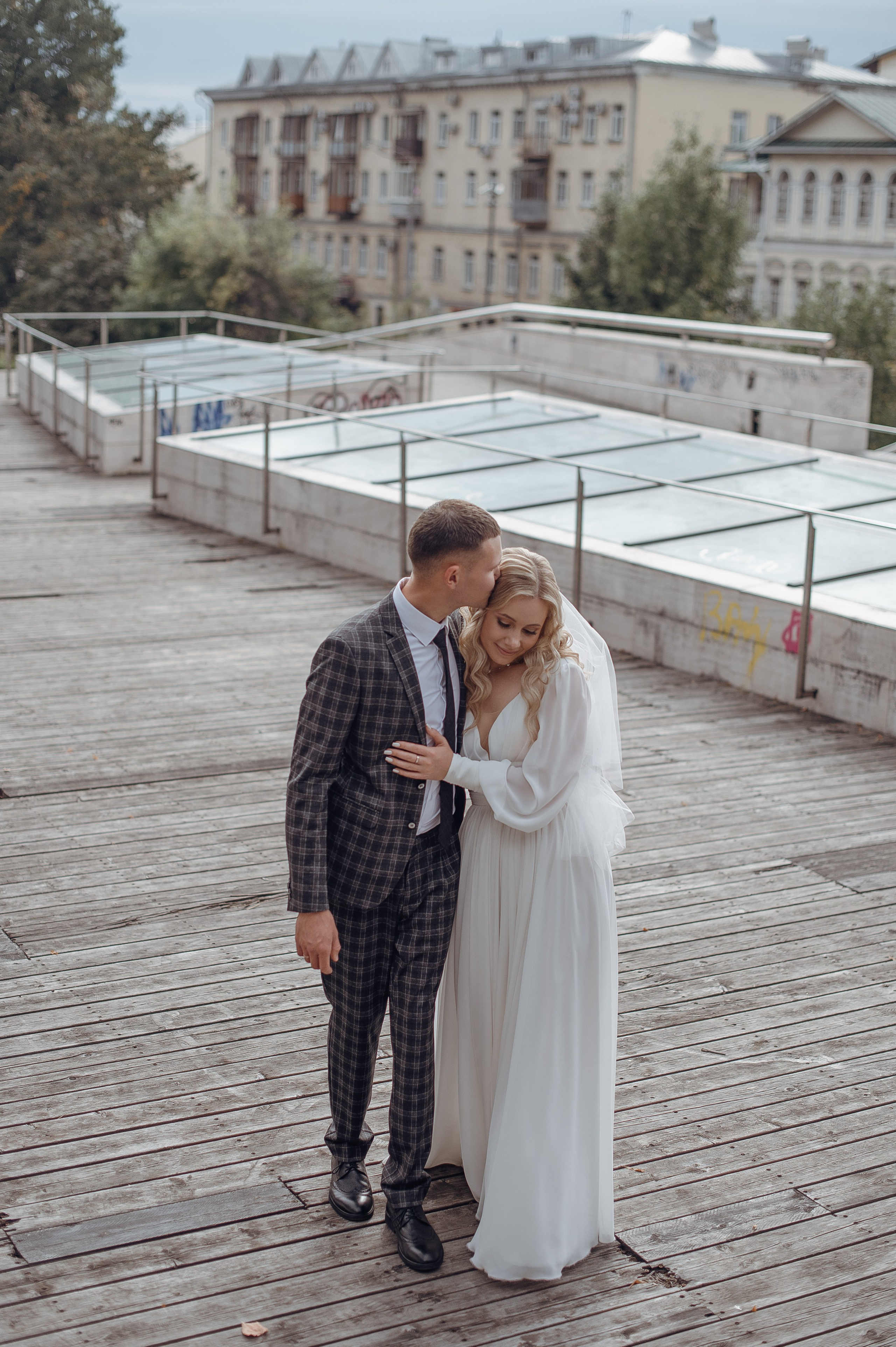 Тёплым осенним днём Николай и Наталья. Свадебный фотограф в Ярославле Денис Медоваров