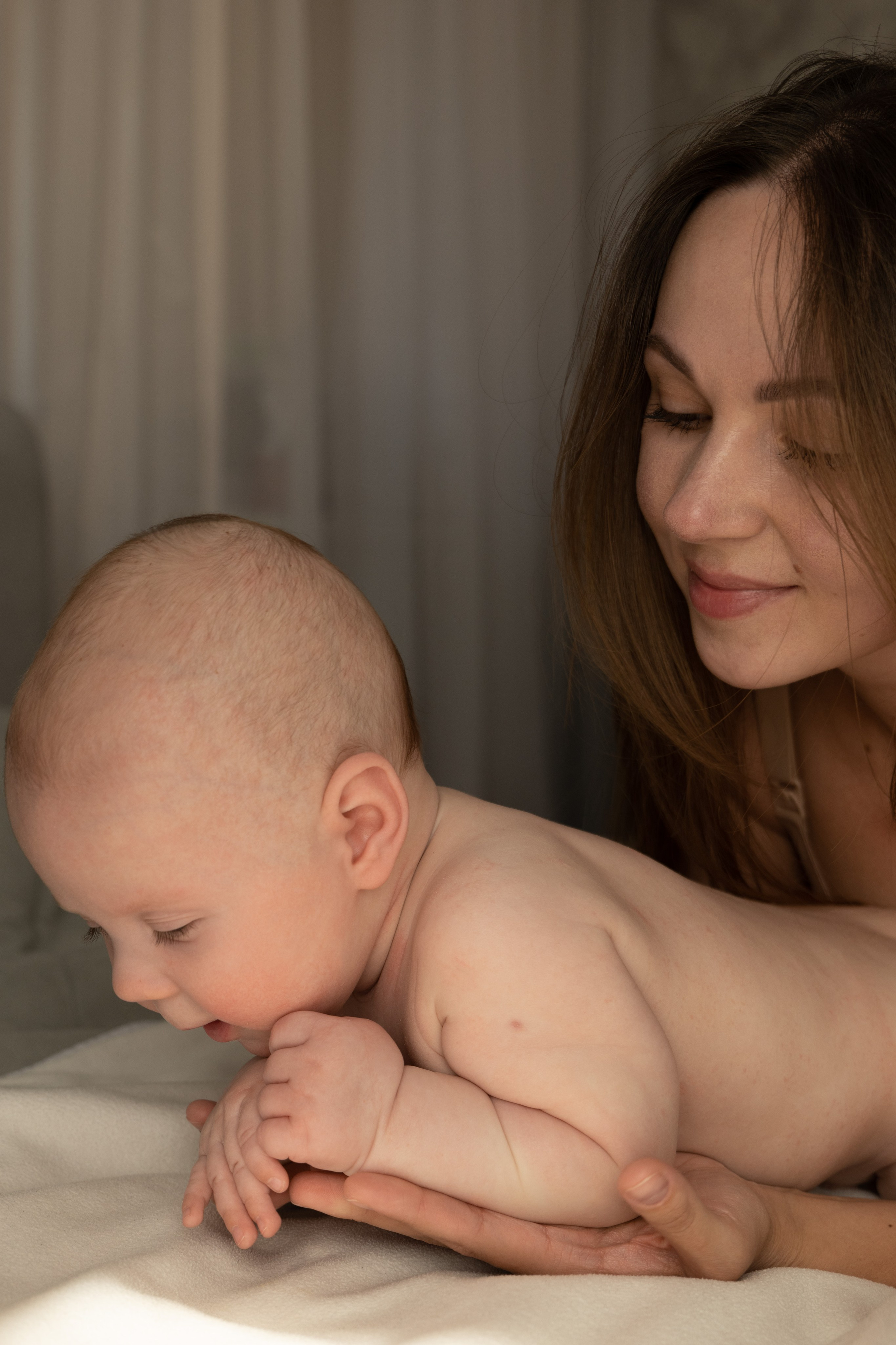 Мама и малыш (5 месяцев). Фотограф видеограф Ольга Василевская