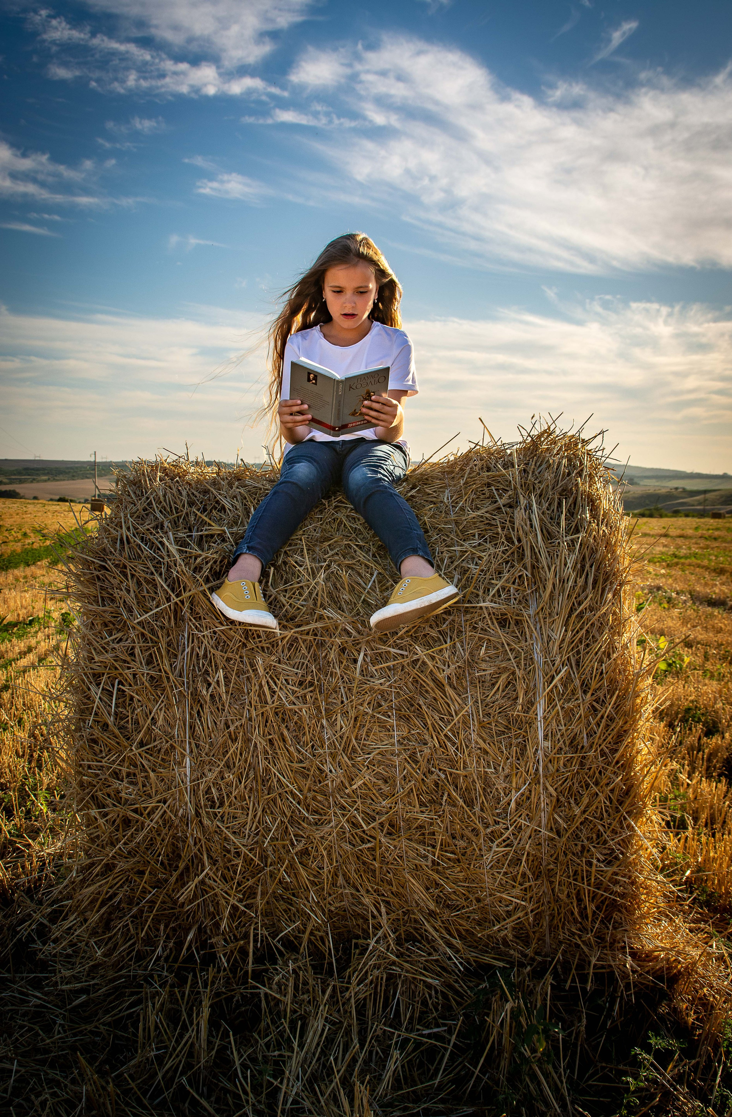 Фотосессия в тюках сена, в соломе. Елена Волкова семейный фотограф в станице Гостагаевской города-курорта Анапа