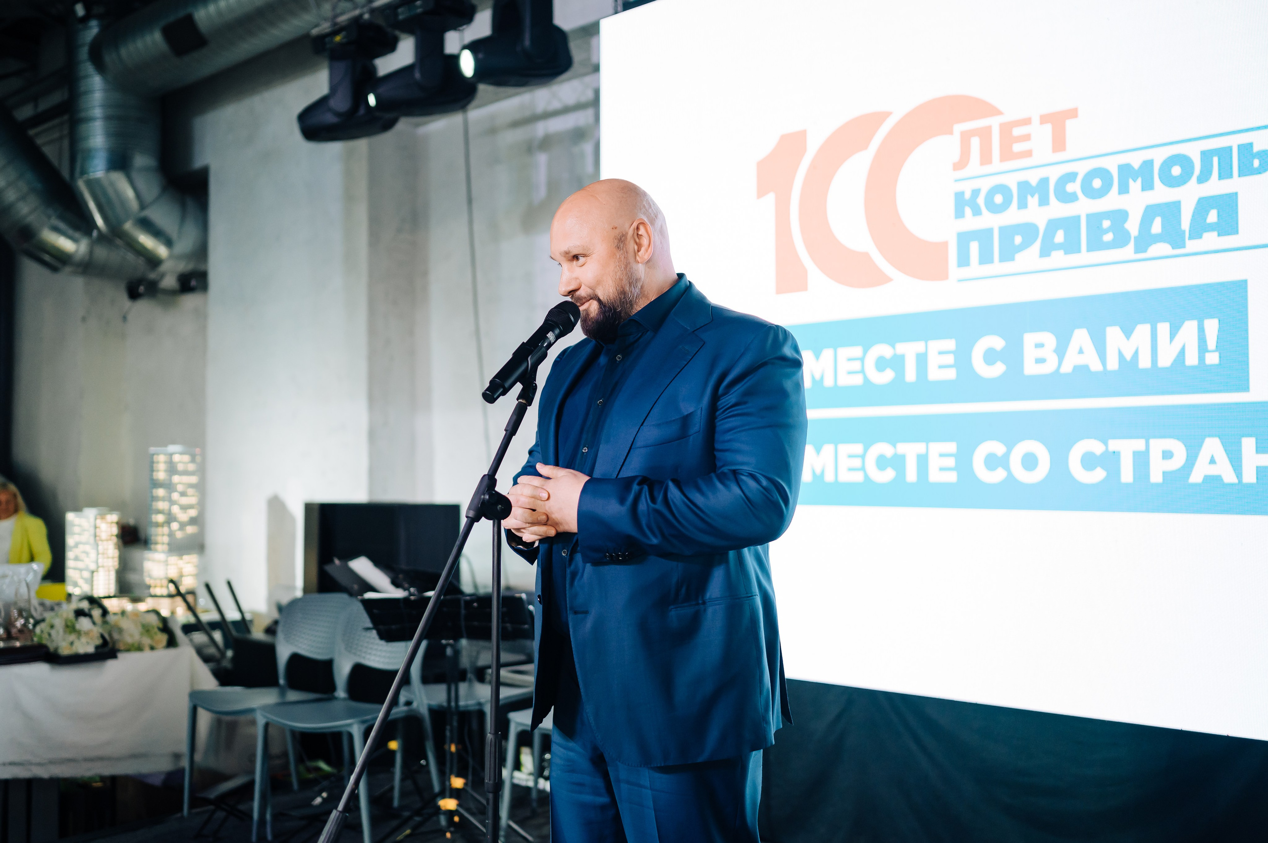 Белый бал в честь столетия Комсомольской правды. Фотограф Елена Афанасьева