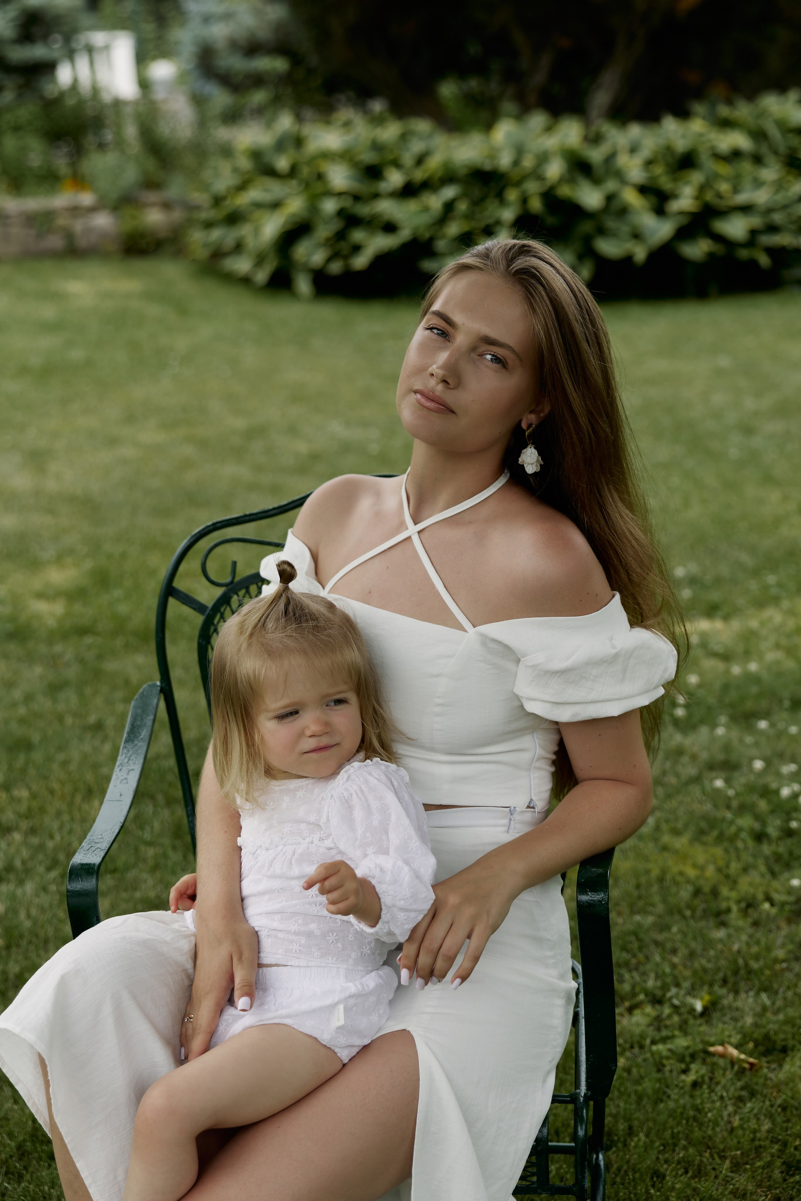 Прогулка в саду. Семейный фотограф и фотограф беременности во Владивостоке