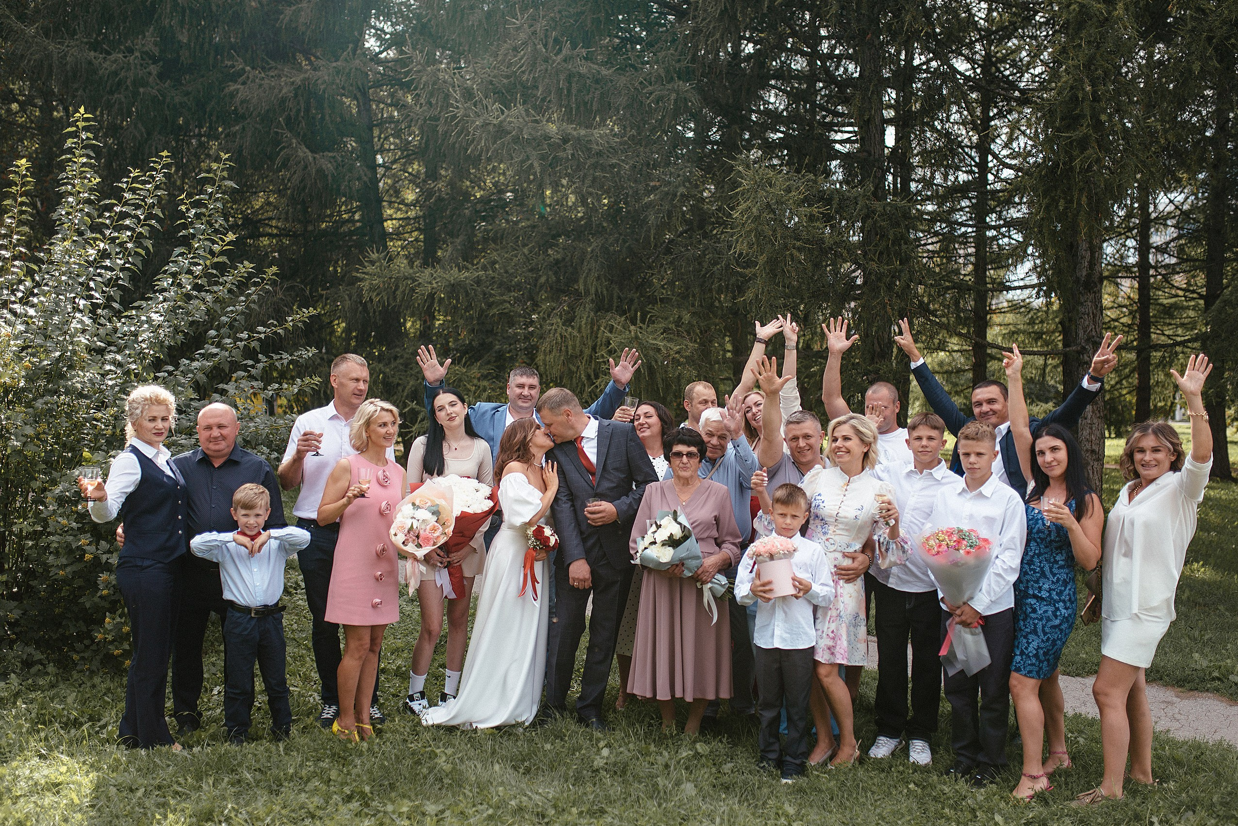 Уличная свадебная фотосессия в Краснообске. Свадебный  Фотограф Дарья Едапина Новосибирск. Фотограф Дарья Едапина Новосибирск