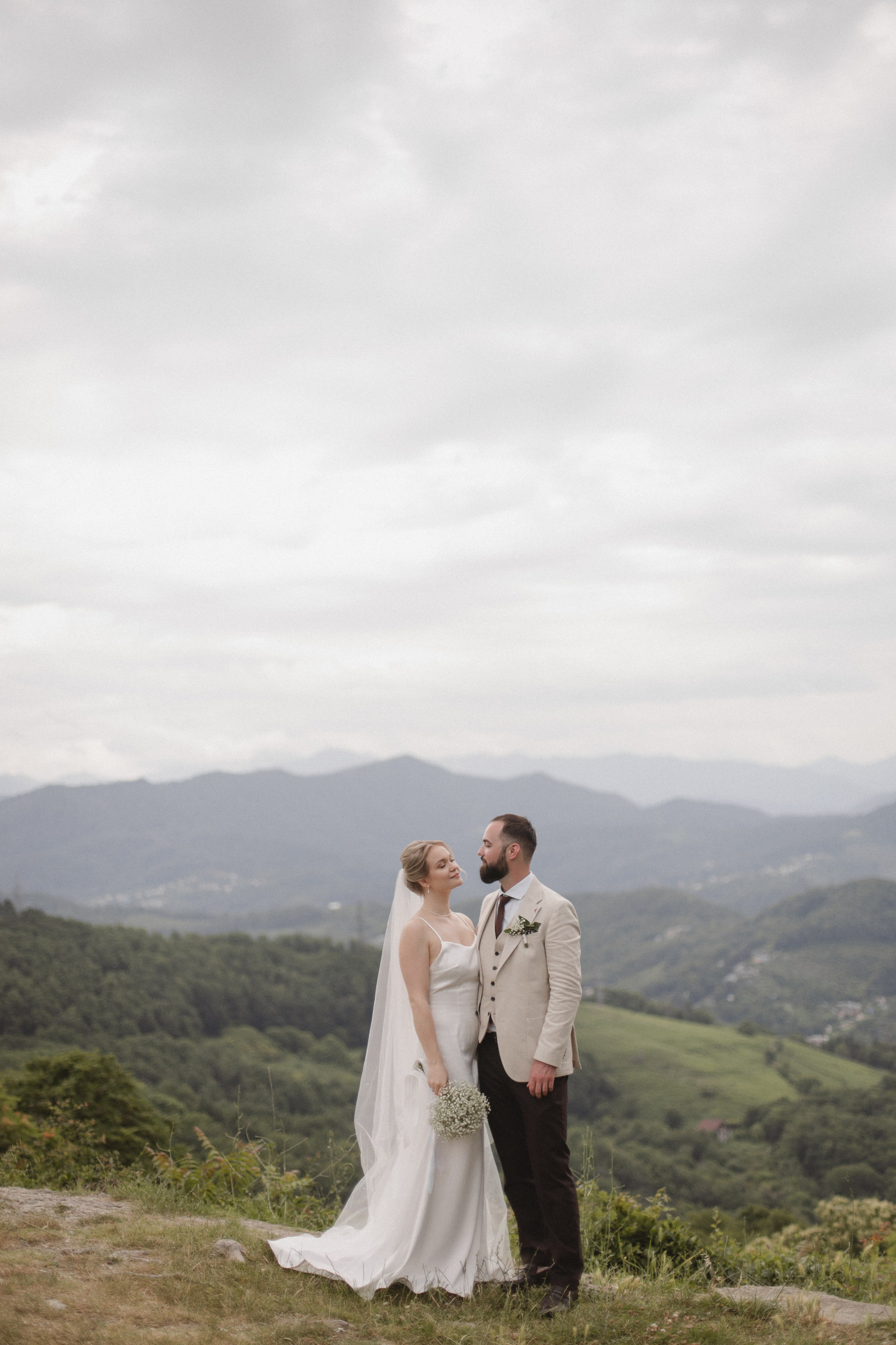 Свадьба в летний день с прогулкой в парке и свадебным ужином в загородной клубе. Свадебный, репортажный и портретный фотограф Сочи, Краснодар. Александра Зайцева