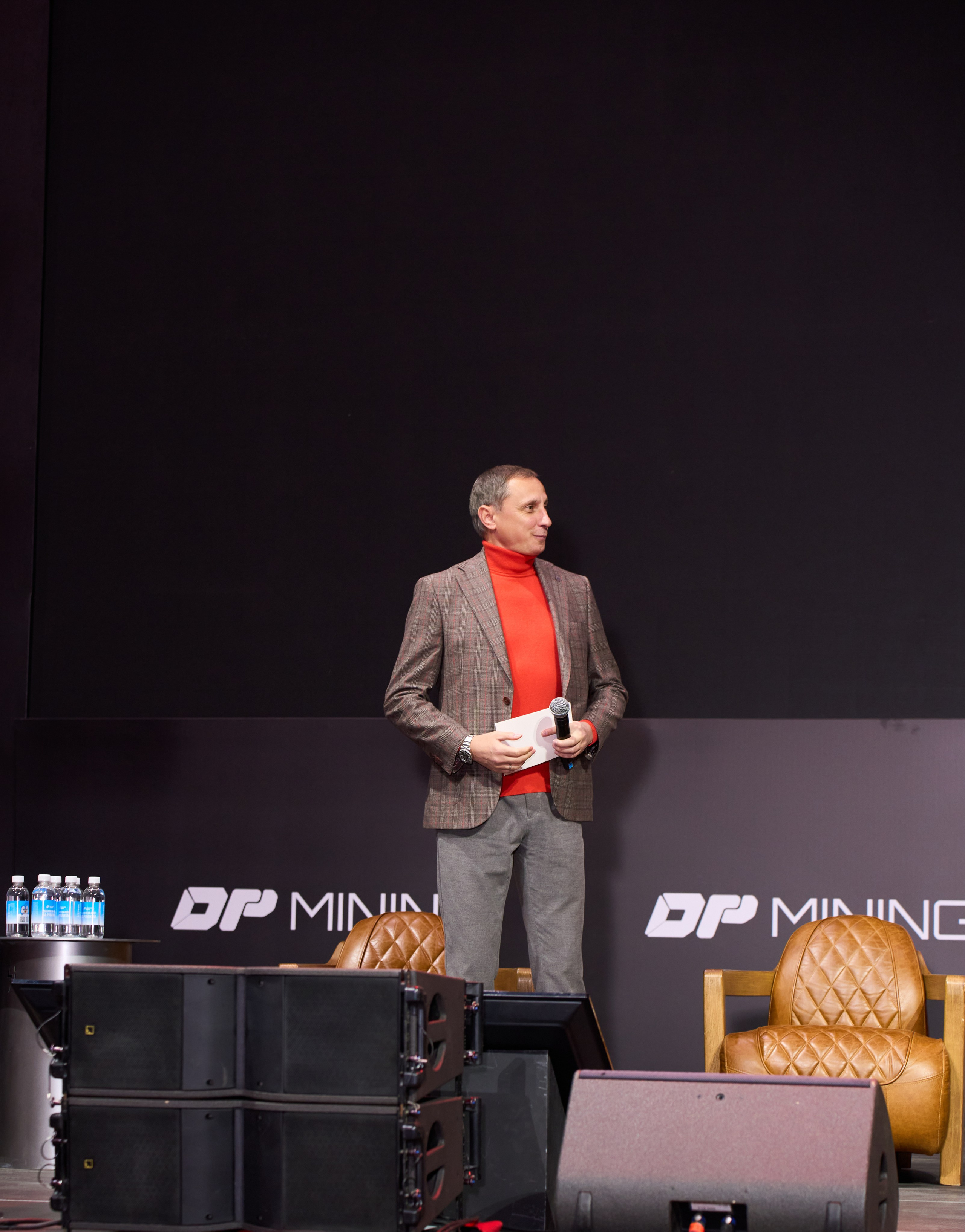 The trends. Съемка стенда Promminer. Репортажный фотограф в Москве Вадим Галанин