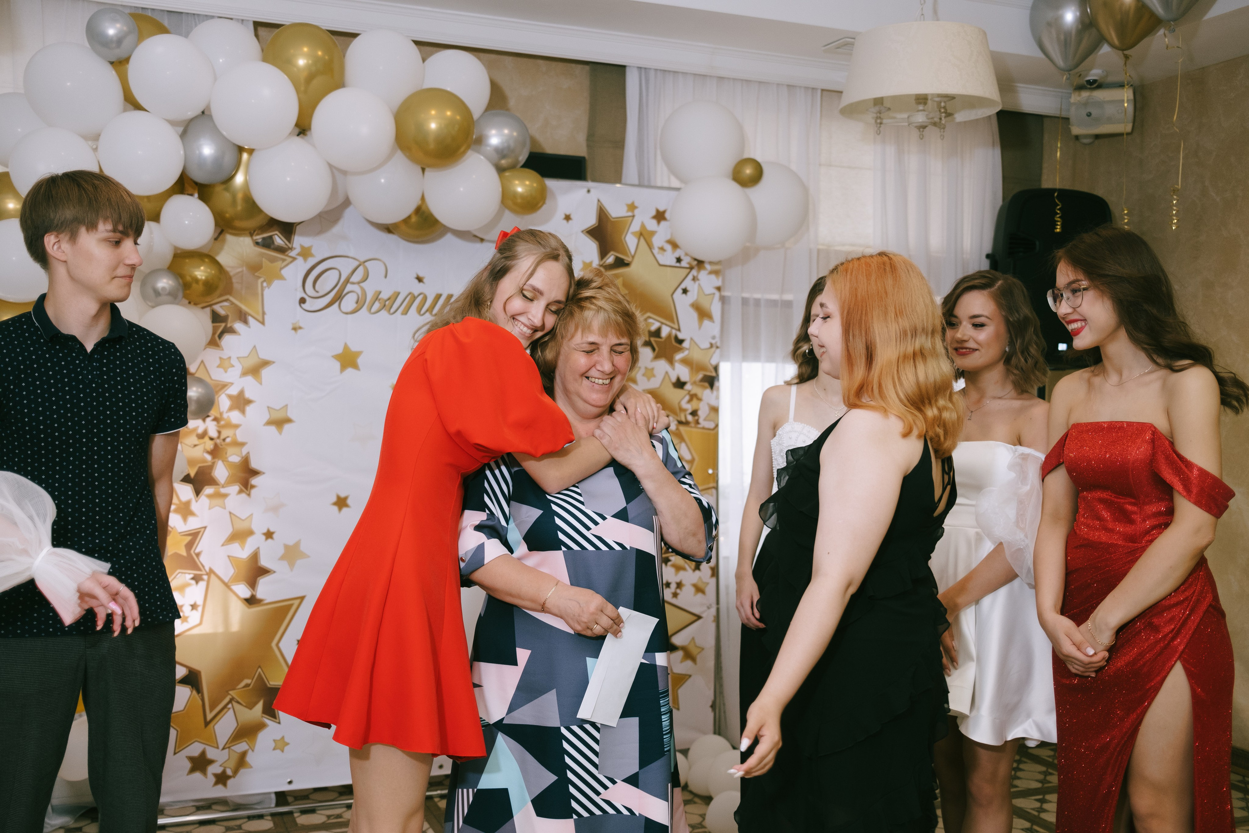 Выпускной школа 33. Свадебный и репортажной фотограф Денис Ожигин в Краснодаре и Краснодарском крае