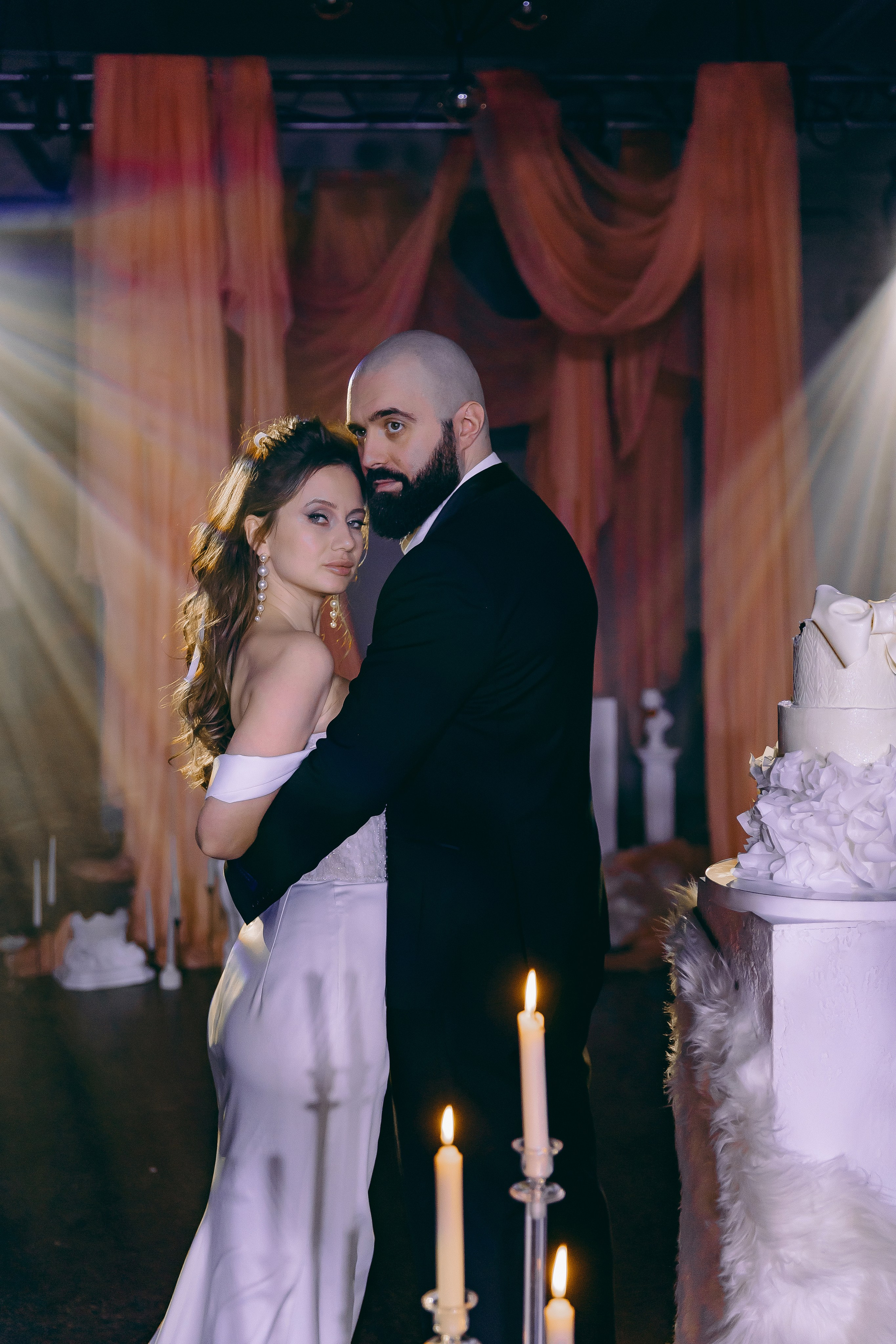 История торта Олеси и Владимира. Свадебный и семейный фотограф в Рязани Саша Крутых