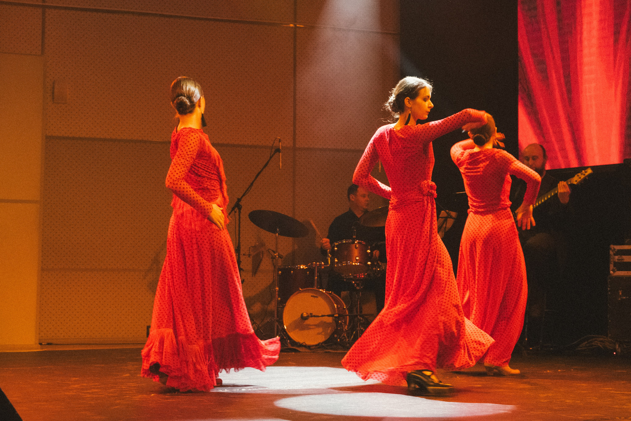 Спектакль «Mujeres» («Женщины»), студия фламенко Tierra del Sol. Анна Демидова — фотография для жизни и бизнеса в Абакане