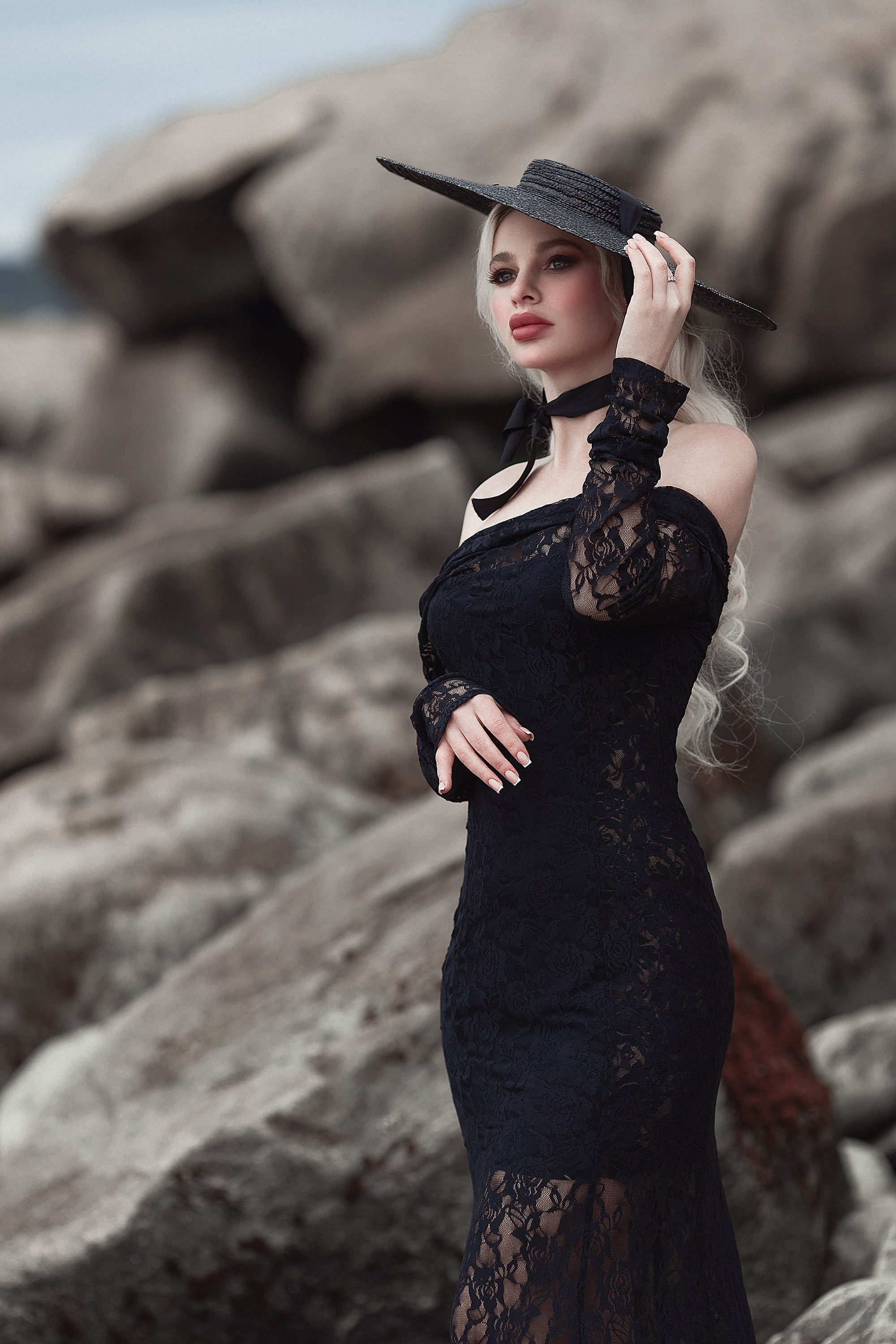 У скал. Фотограф Алёна Яковлева