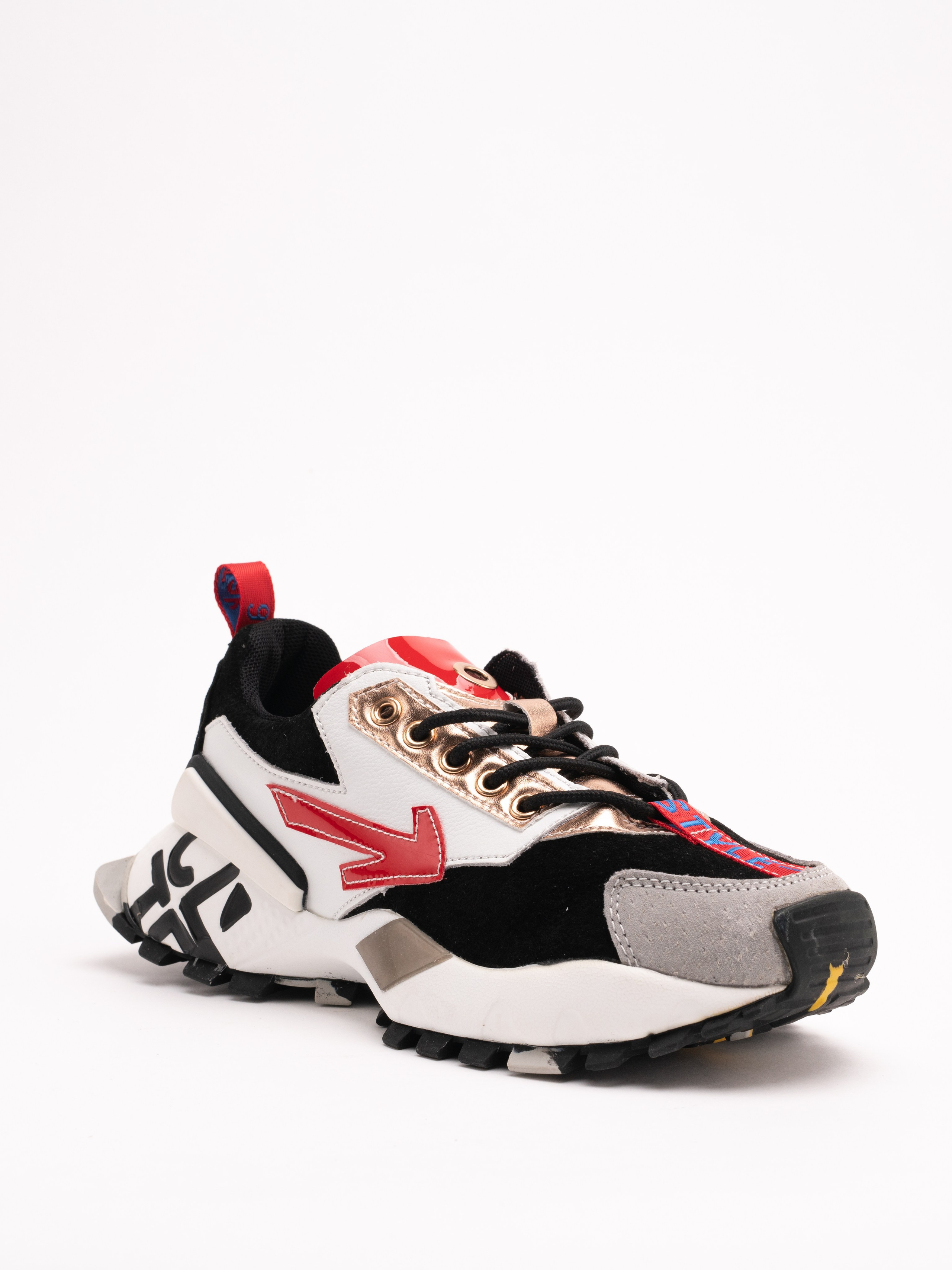 Съемка для каталогов и маркетплейсов, съемка 360 в Кирове. Фотограф/оператор для бизнеса в Кирове — Андрей Гурьянов