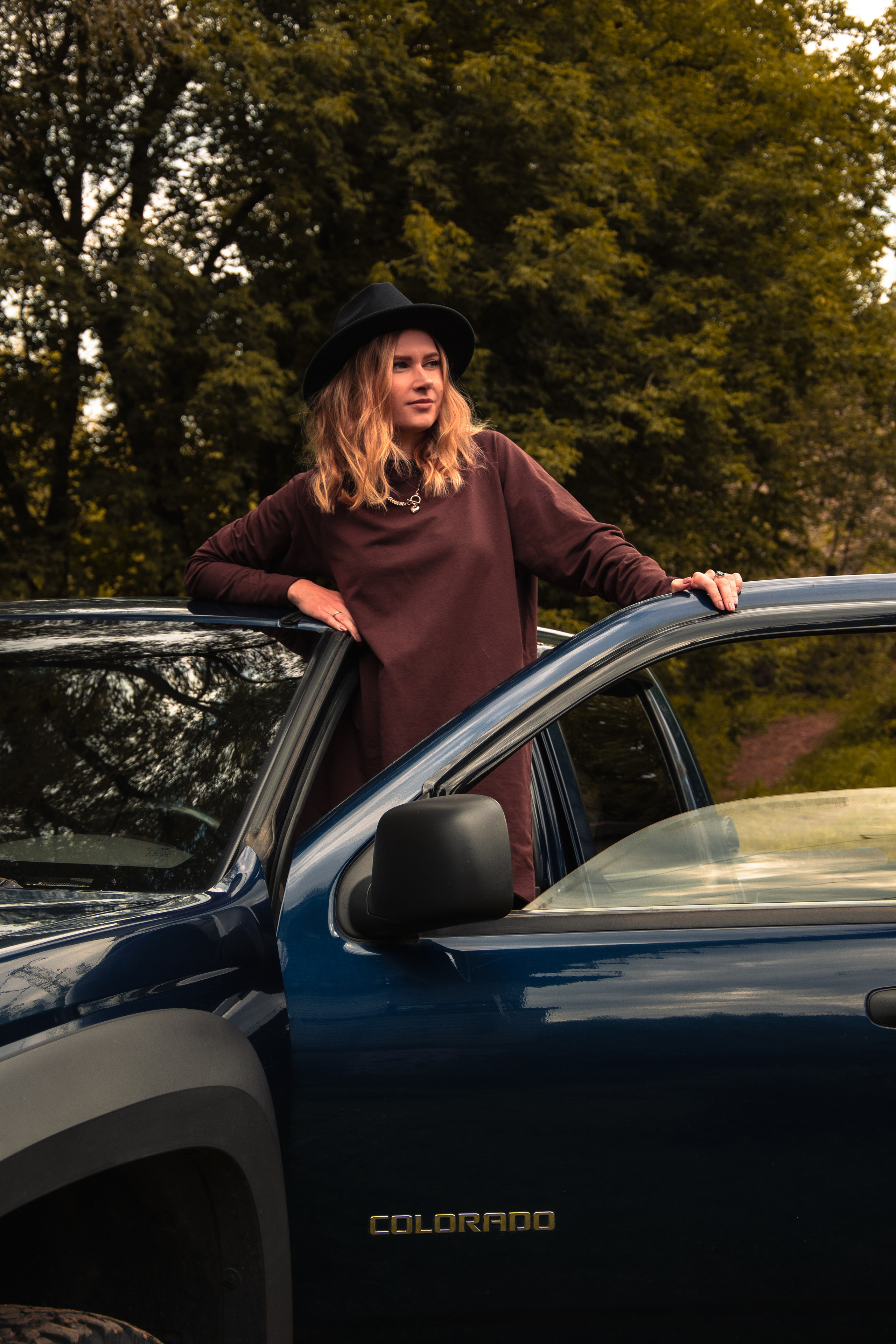 Семейная фотосессия с пикапом в осенних образах мама папа сын family look Истра Новая Рига Красногорск Нахабино 